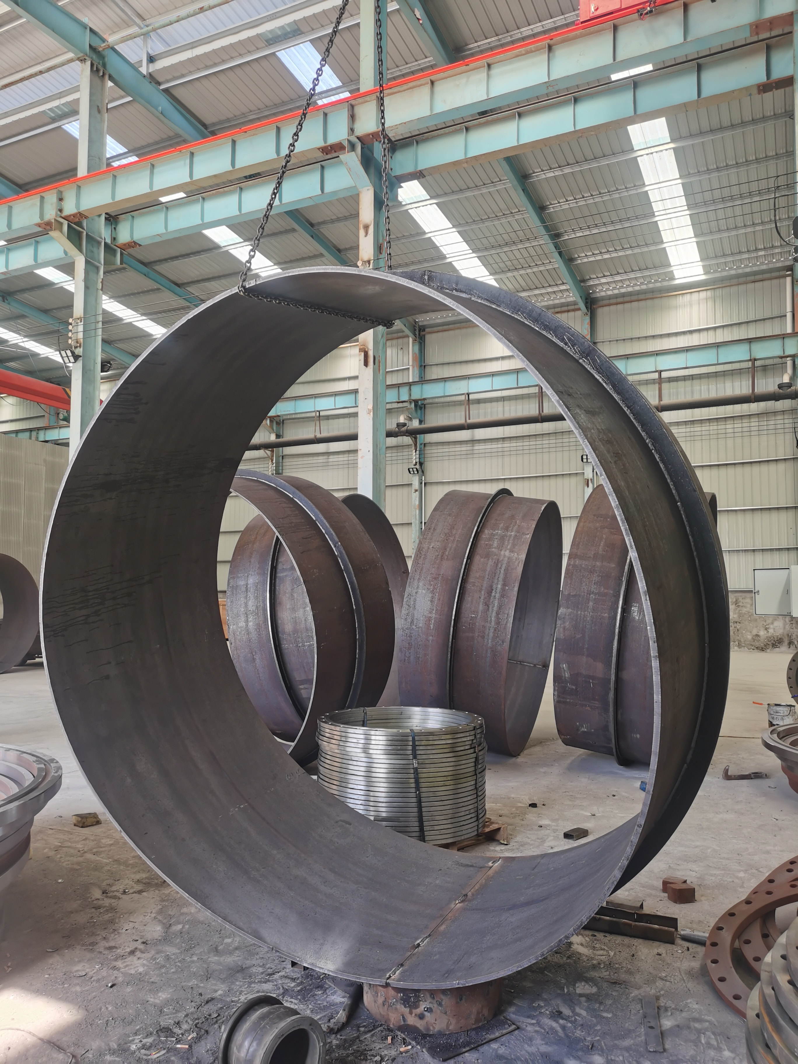 两号 刚性防水套管的外径通常比管道大两号.