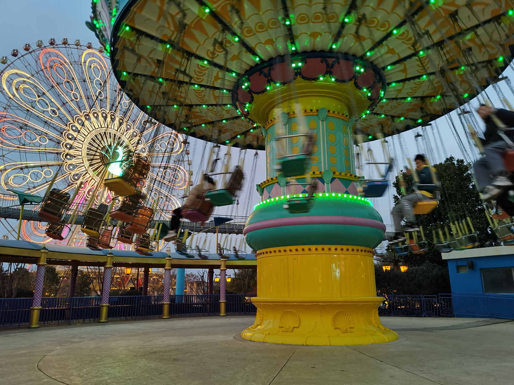 七彩云南欢乐世界,在游乐园中算是很有地方特色,而且设施也是很齐全的