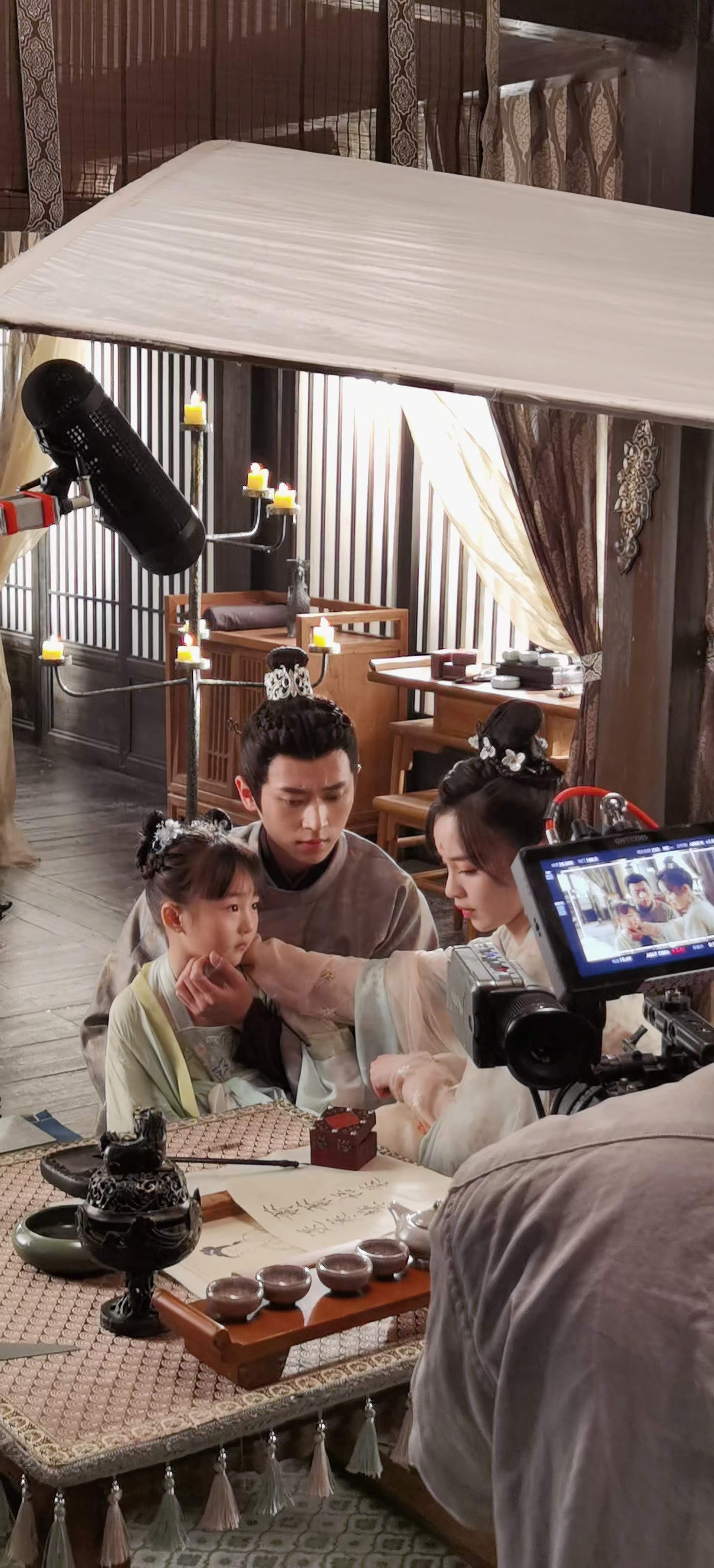 50万群演在横店跑龙套 冰岛人口才40万 像路人,囚犯,尸体等 群众演员