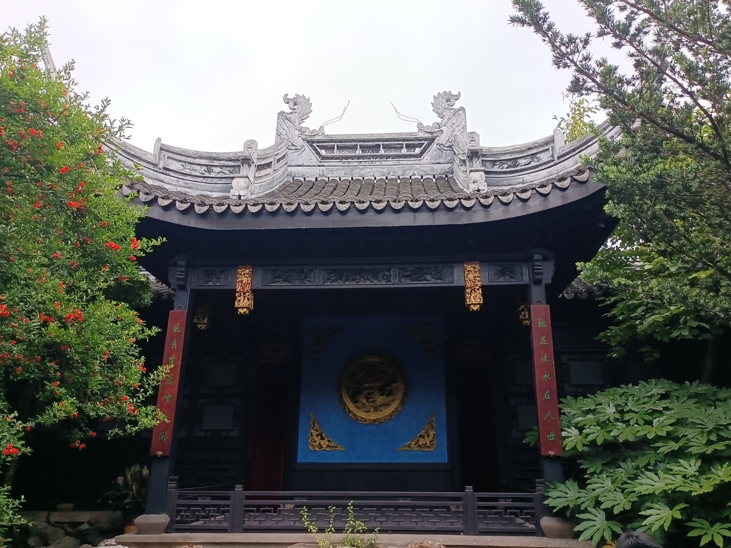 今天陪孩子参观薛福成故居,这里是故居的戏台,入相/出将;听老师讲解才