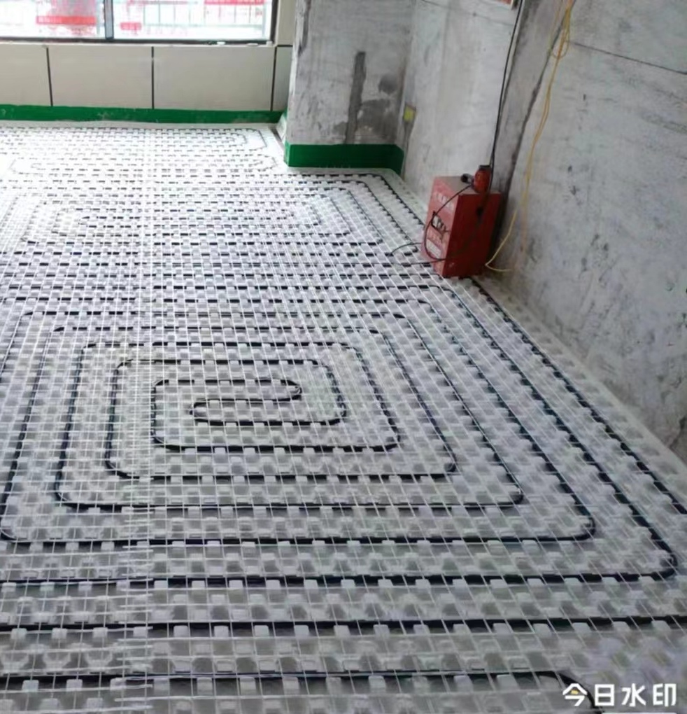 地暖模块铺设完成后,需注意以下几点: #蘑菇头地暖模块#  首先,确保
