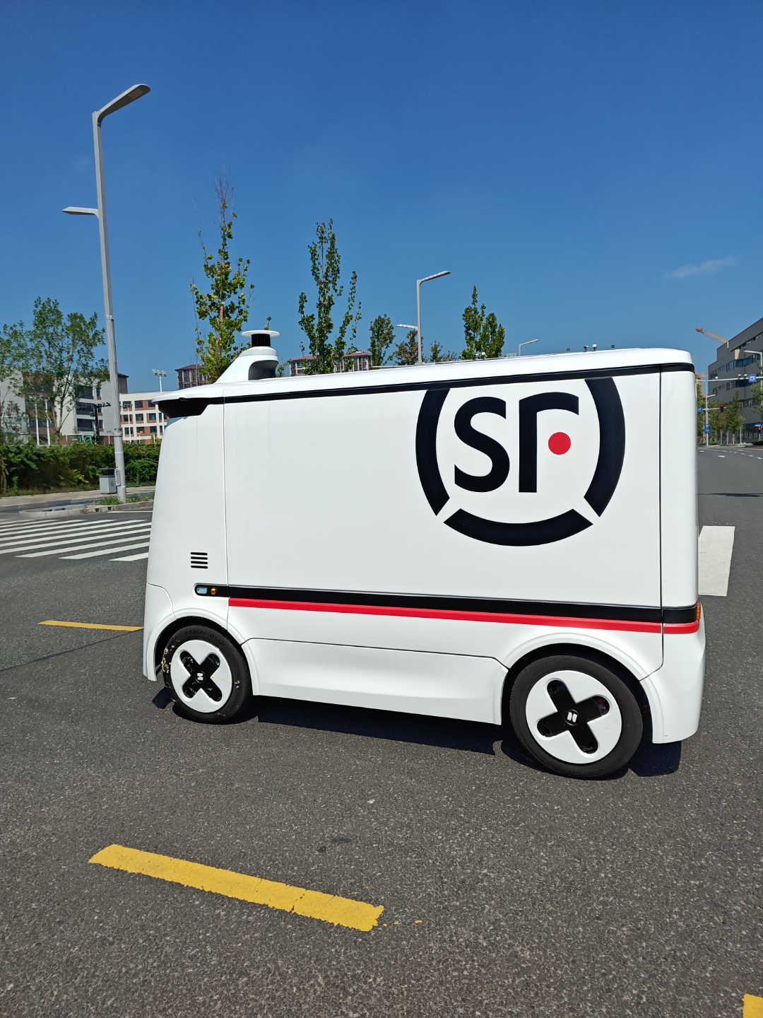 顺丰小土豆,遇到了顺丰的智能无人快递车!