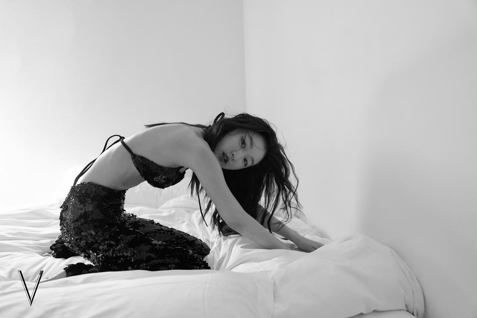 周冬雨这组写真好奔放啊[二哈]