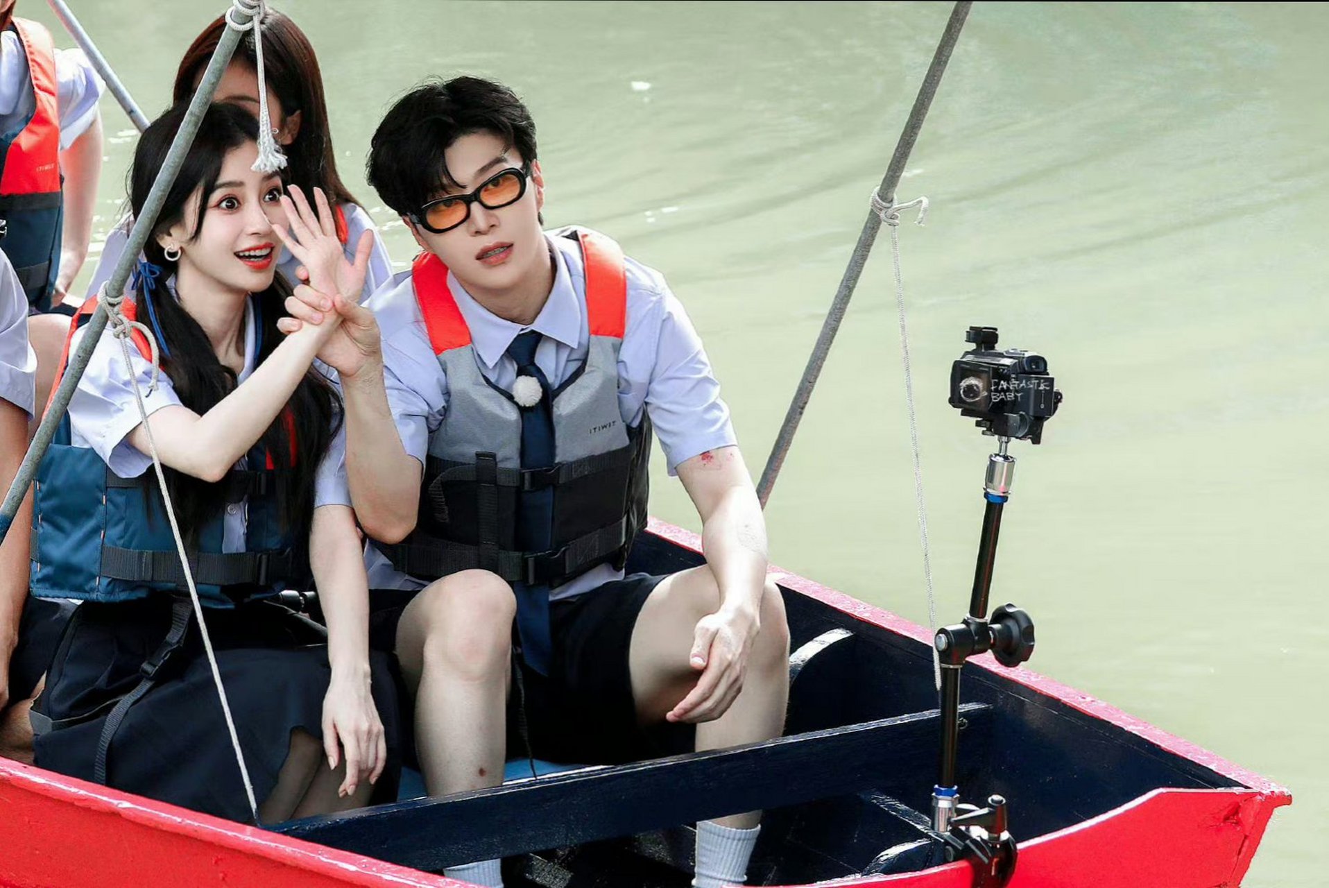 范丞丞和杨颖要是能合作拍一部校园甜宠剧该多好[期待]