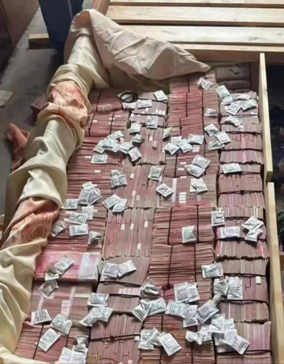 我都替他儿子们担心,别为了钱多钱少的影响兄弟感情吧?