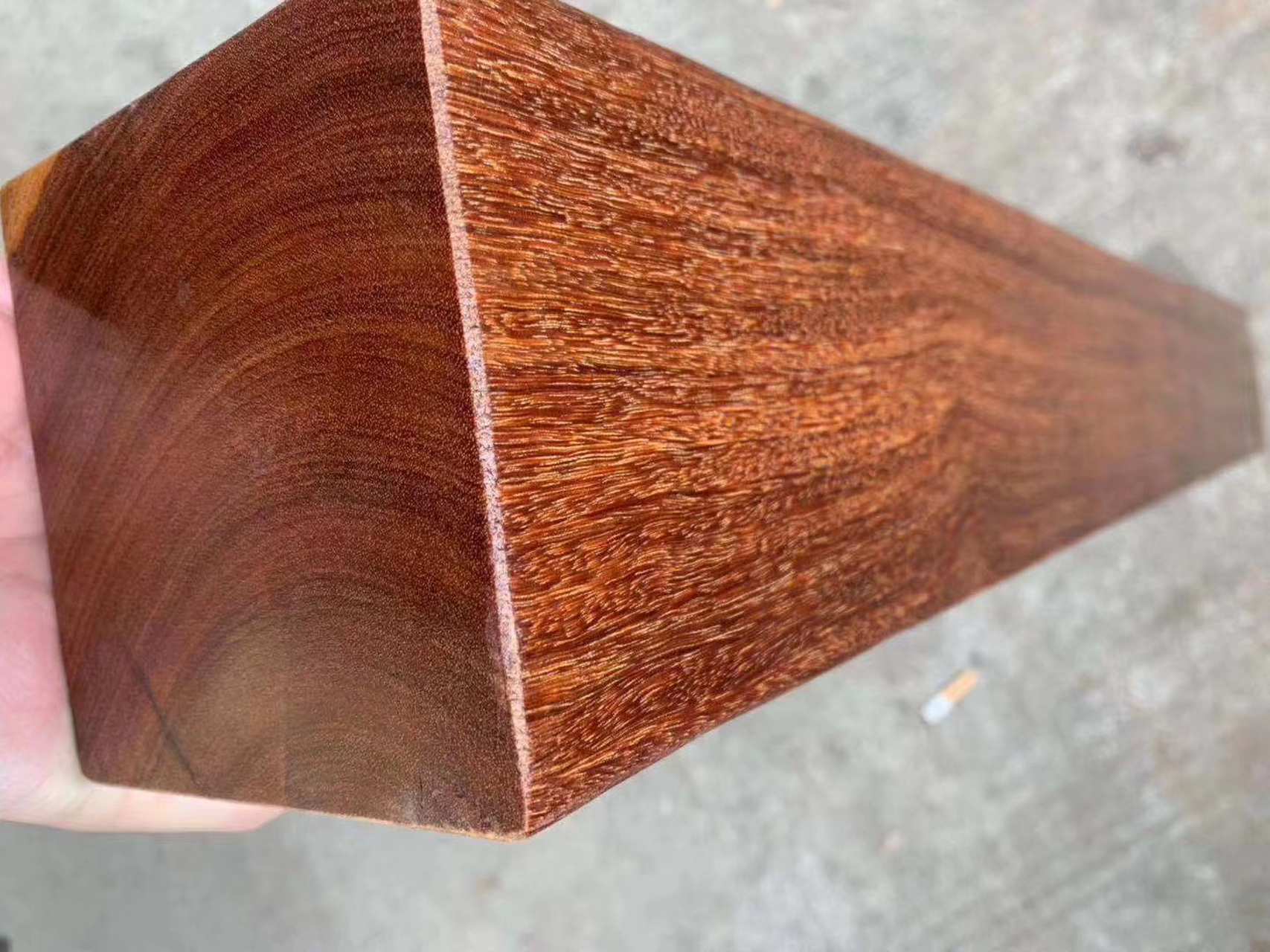 澳洲小叶紫檀,澳洲紫檀,我是一个超级可爱的宝宝,每次看到木制的栏杆