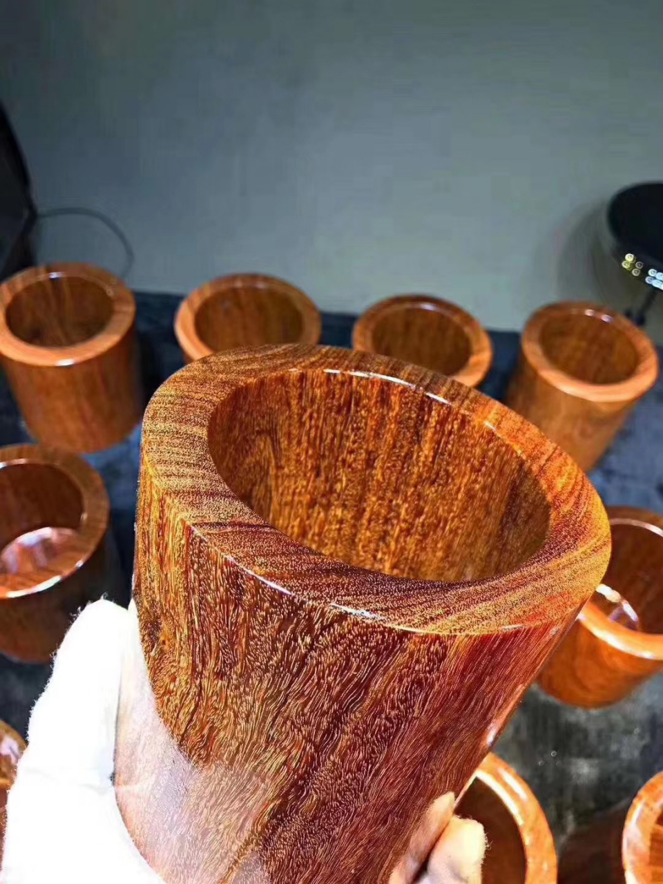 澳洲小叶紫檀,澳洲紫檀,我是一个超级可爱的宝宝,每次看到木制的栏杆