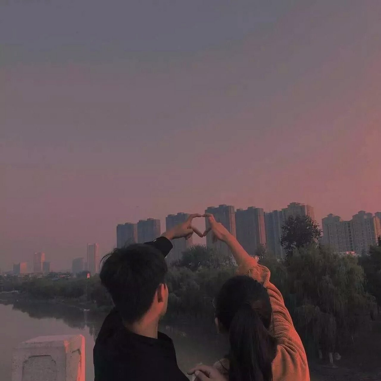 情侣头像 一起吹过晚风的人,大概会记得更久一些