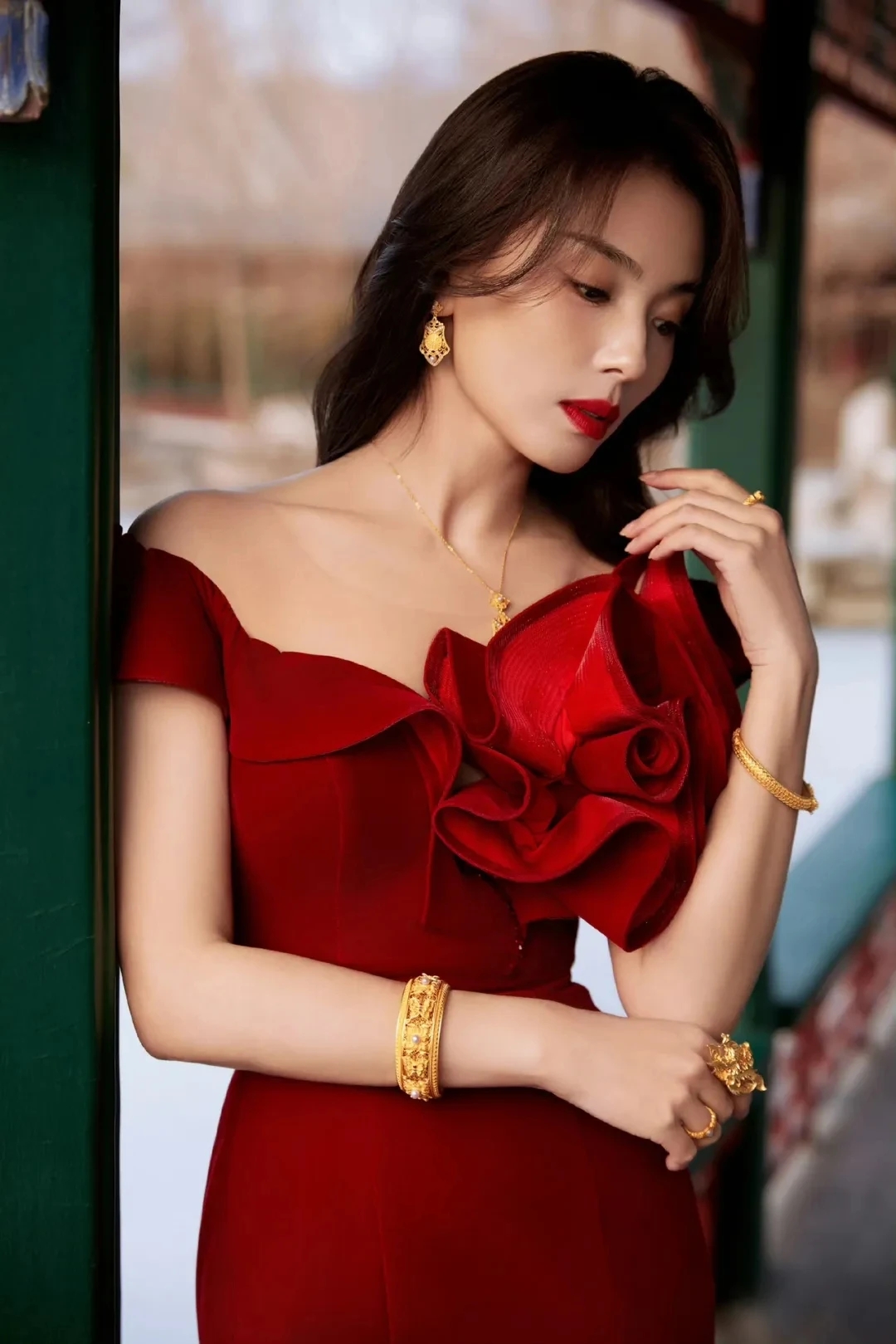 刘涛红色礼服裙写真