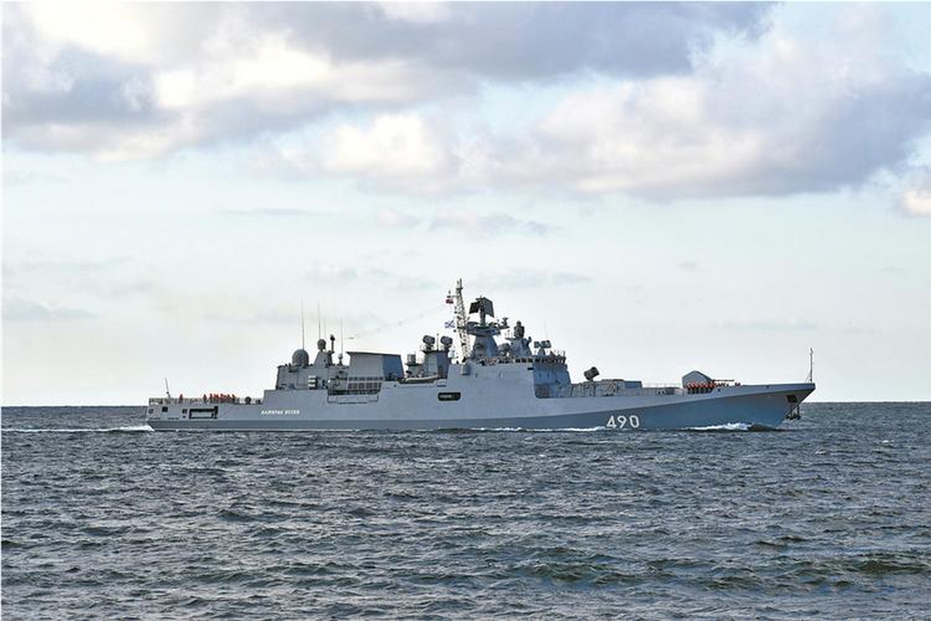 俄罗斯海军总司令尼古拉-耶夫梅诺夫上将宣布,所有新的护卫舰和护卫舰