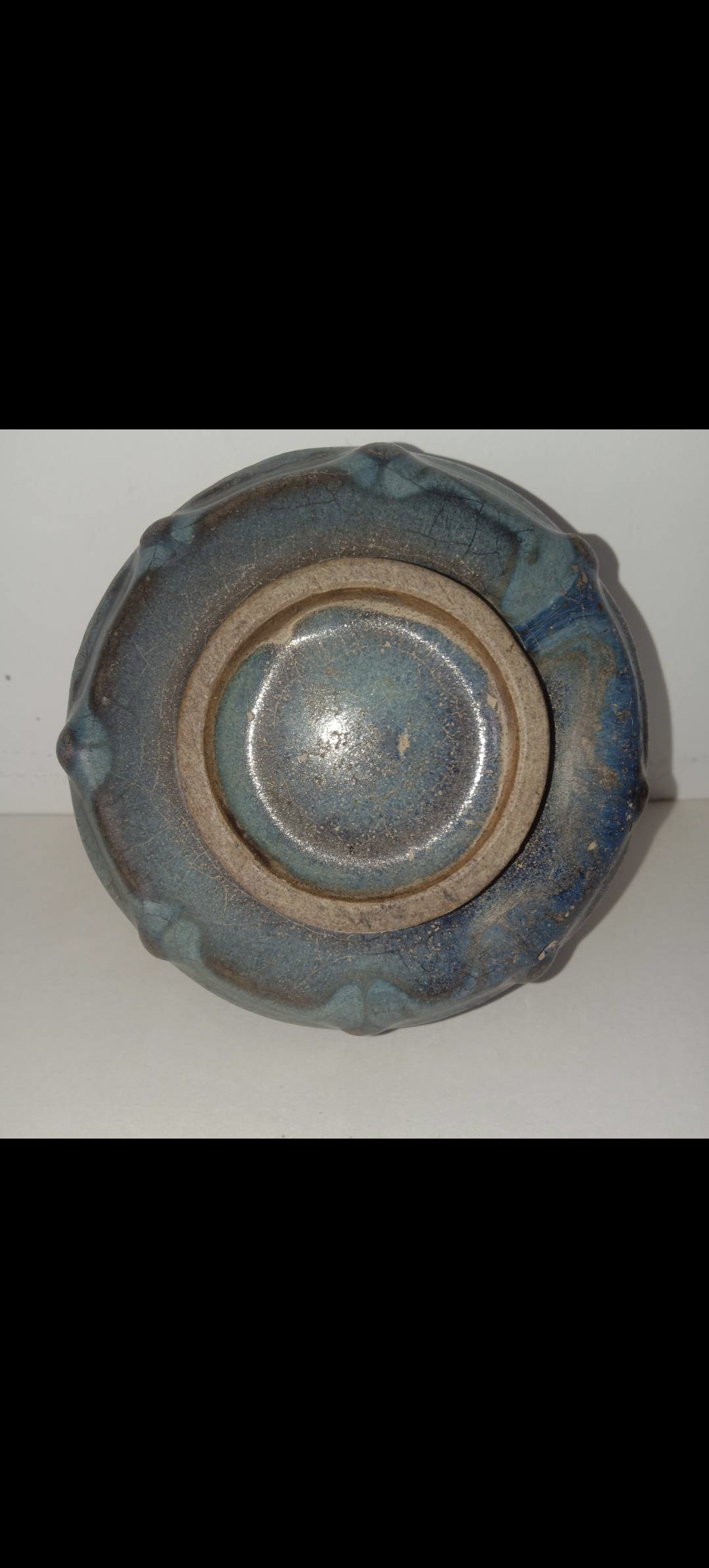 流光溢彩的宋代天蓝釉钧窑鼓钉洗,犹如历史长河中一颗璀璨的蓝宝石