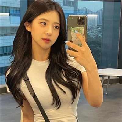 苹果手机自拍头像女女生头像拿苹果12苹果手机自拍自拍挡脸女生头像