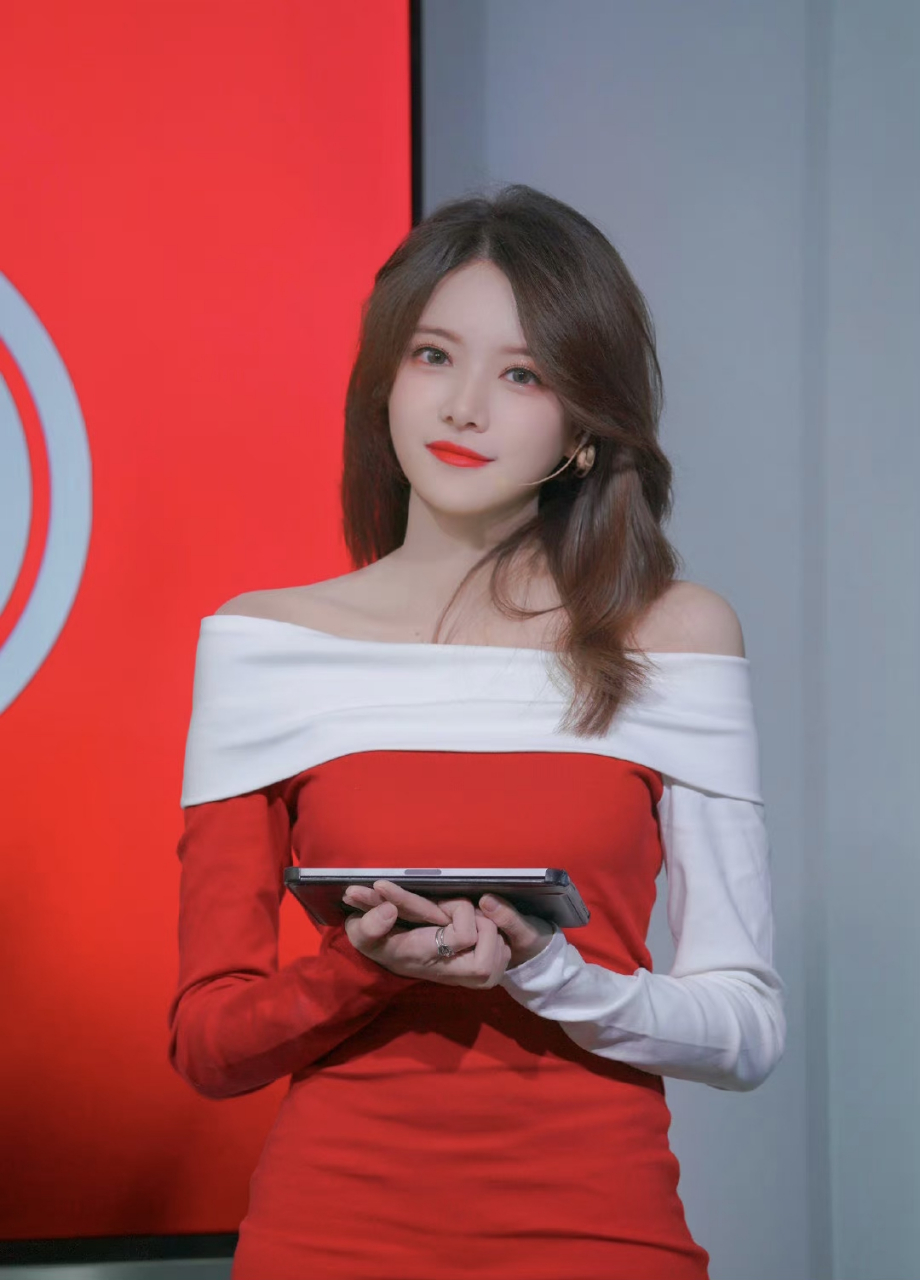 女解说骆歆圣诞限定返厂!