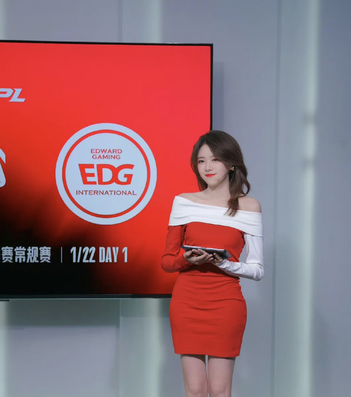 这不比赛好看 #英雄联盟# #养眼美女# #每日娱乐播报# #lol英雄联盟