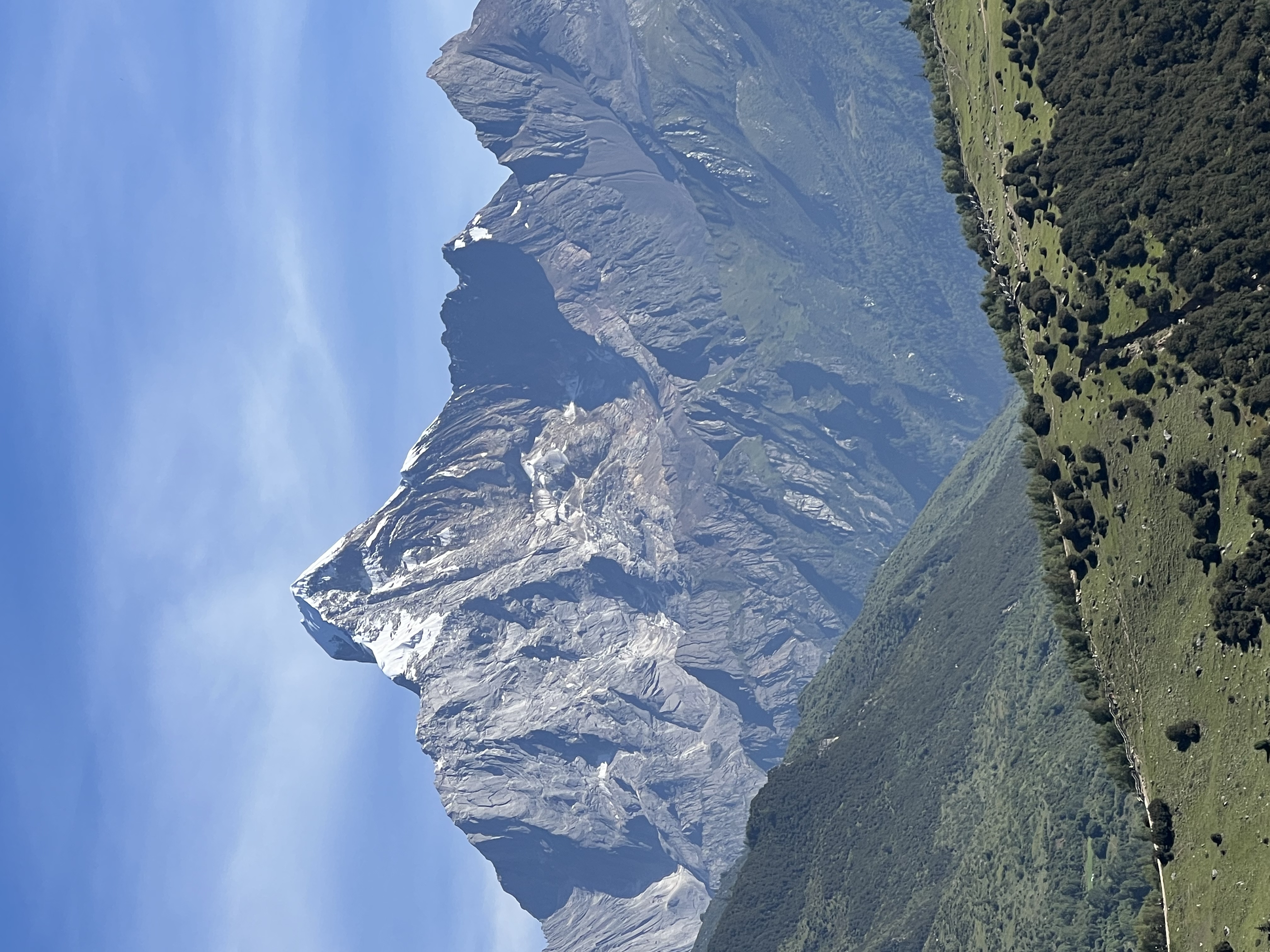 同一个山峰,你的远拍,我的近拍,同是有缘人!