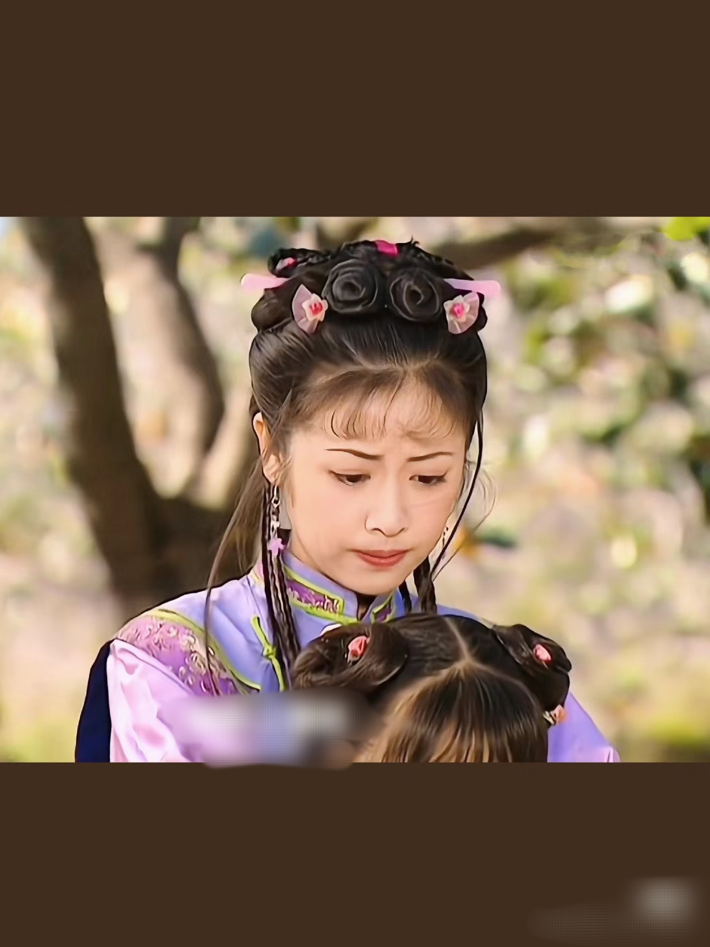 好喜欢琼瑶剧里的发型,现在都看不到了 紫薇的空气刘海 两边的发丝好