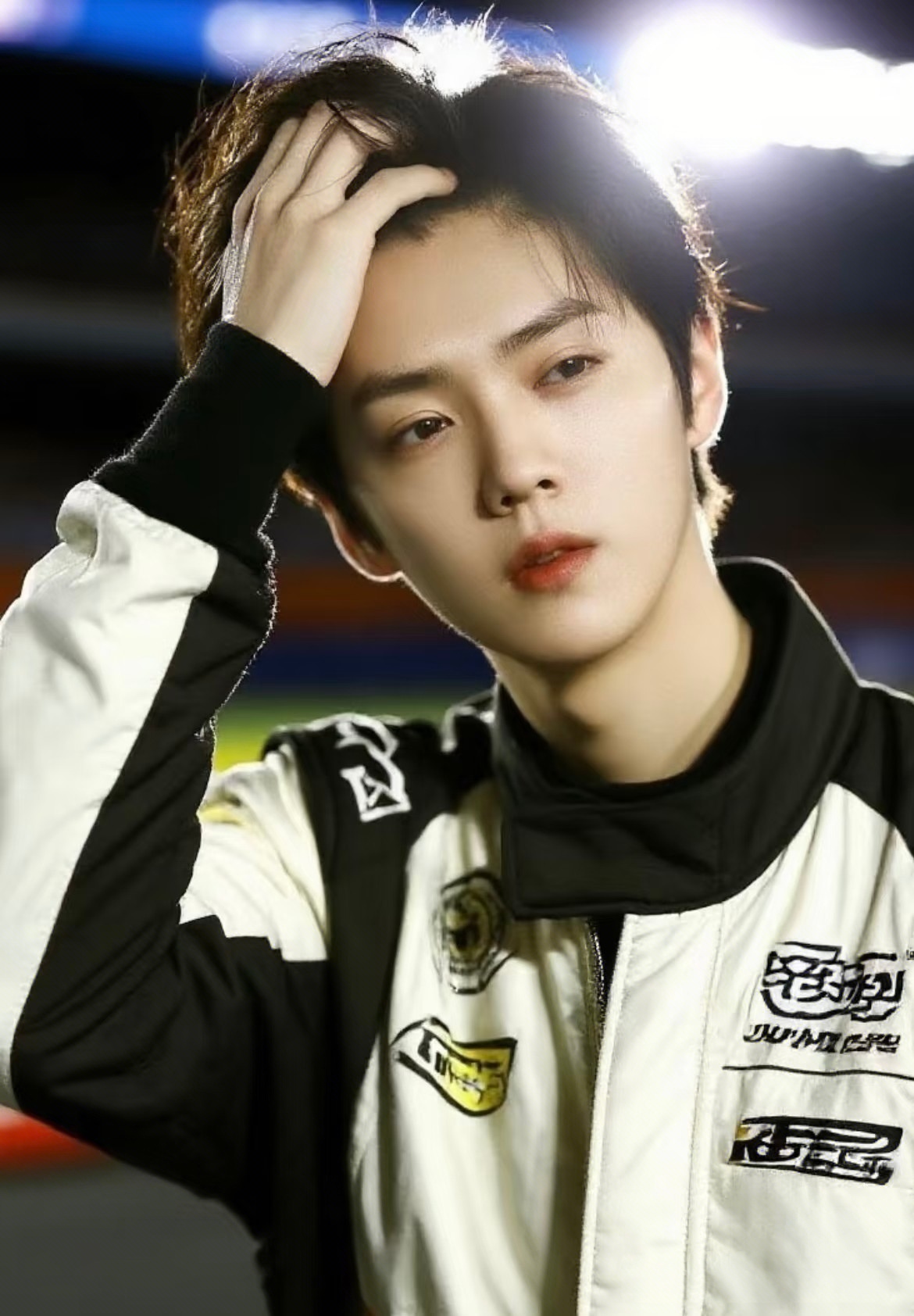 黑发鹿晗也很炸裂! 干净清爽的极致少年感!