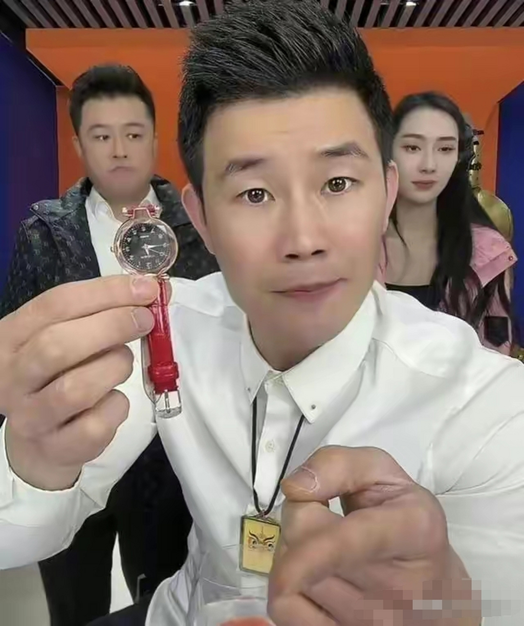 嘎子谢孟伟复出直播,2600元表仅售29元,24小时后被封号.#谢孟伟