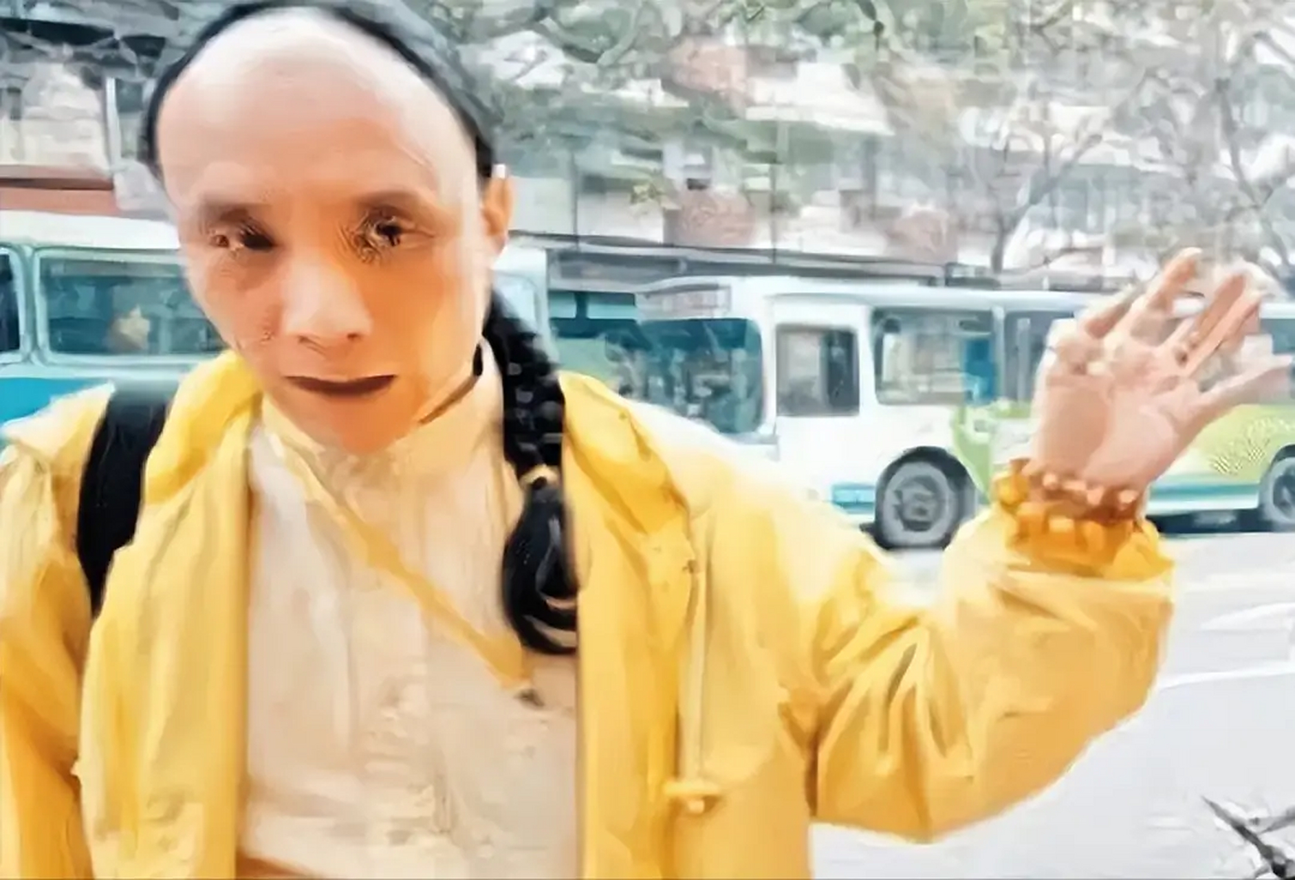 爱新觉罗 州迪,自称是多尔衮十世孙,买票插队,不娶汉女,向国家索要