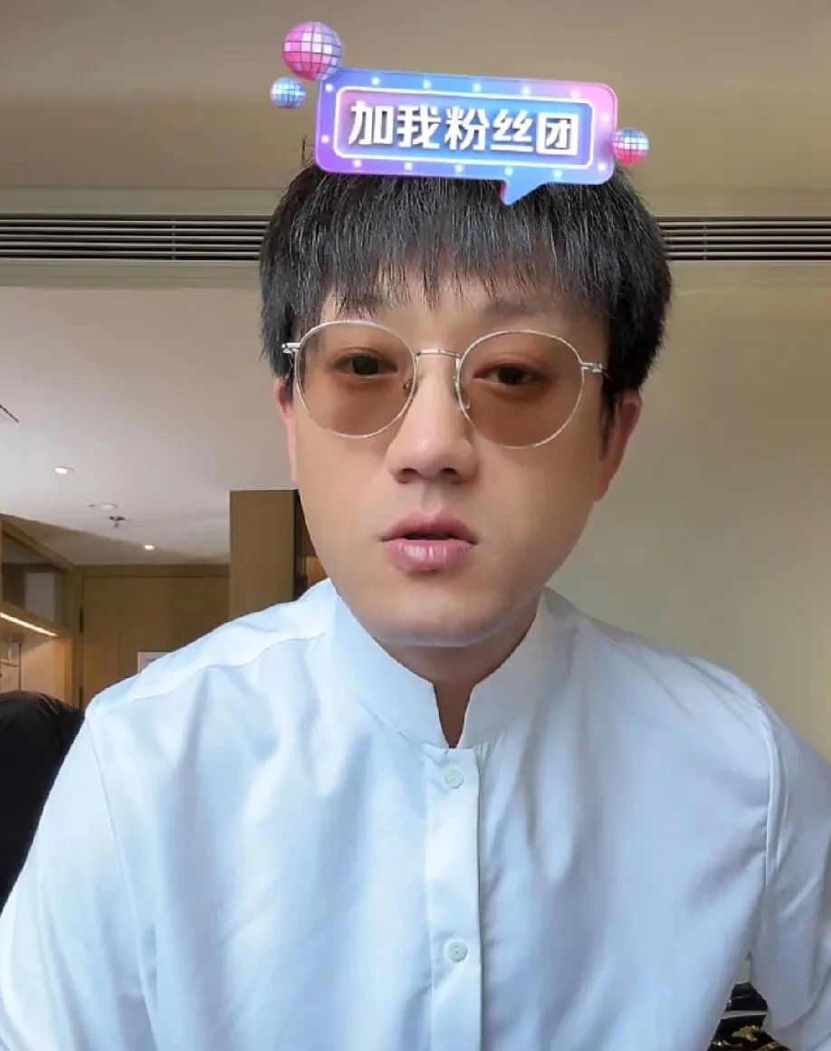 演出那几天,他在朝阳那边忙得脚不沾地,认识了不少圈里的大腕儿