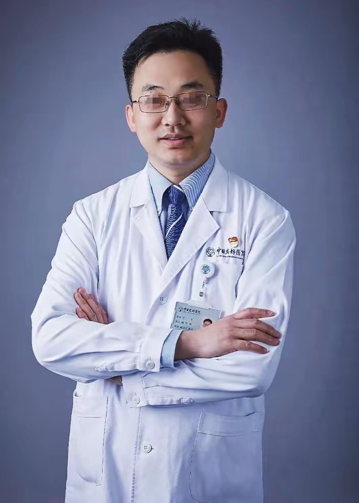 那么问题来了,这种事属于私事还是公事,一个医生私生活混乱对他的