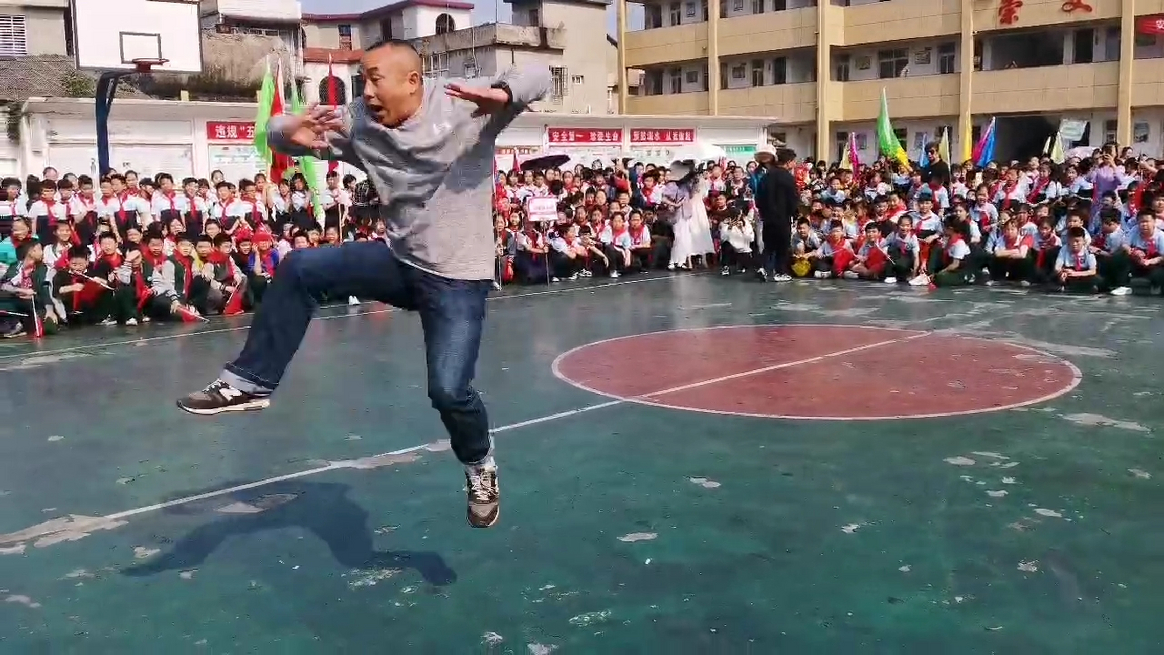 唐手拳,在江汉平原流传几百年,该拳法,拳腿肘膝并用,讲究手眼身法步的