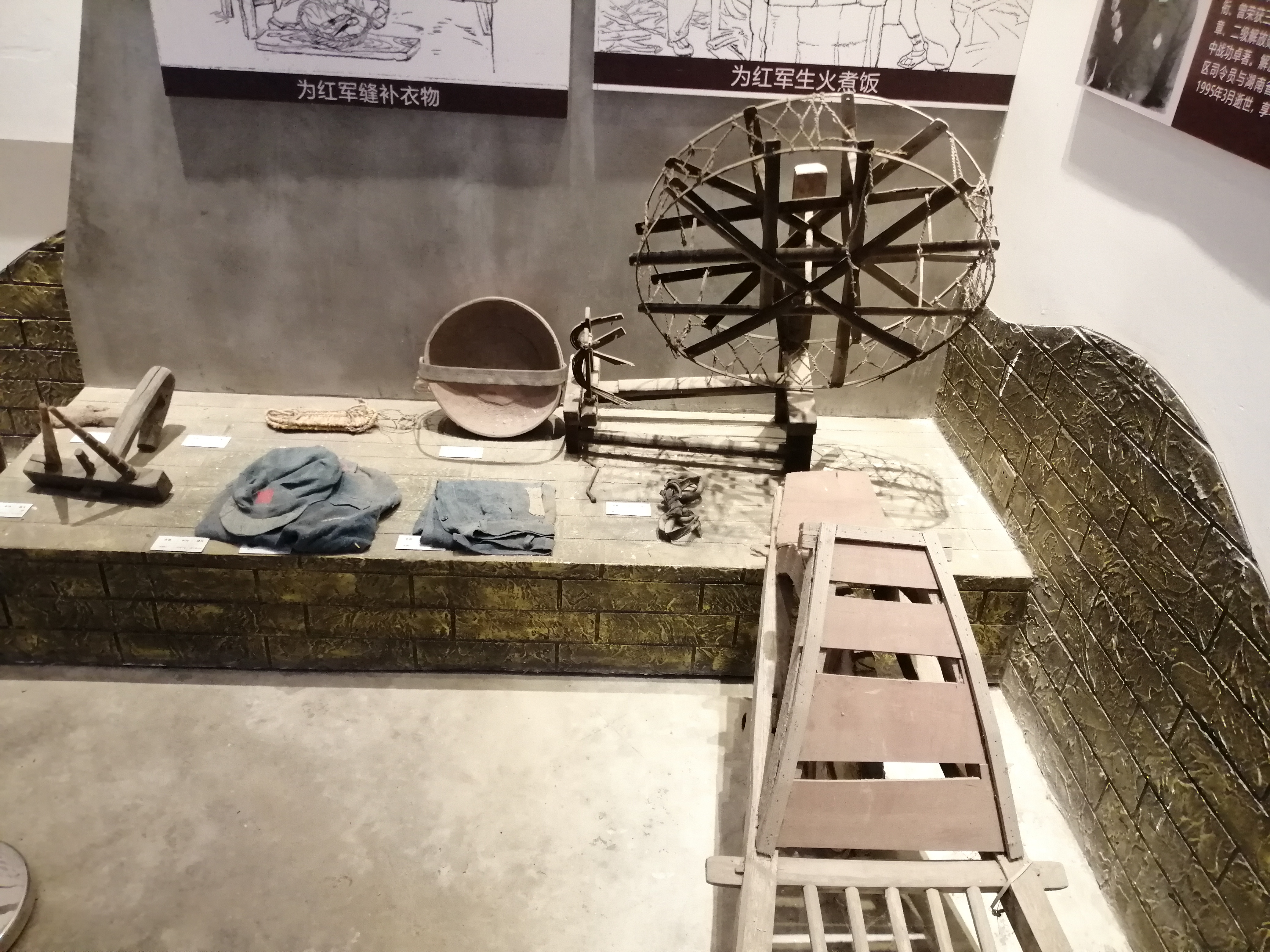 【"自媒体见证绵阳——走进游仙"追寻红色足迹第一站来到飞龙山】参观