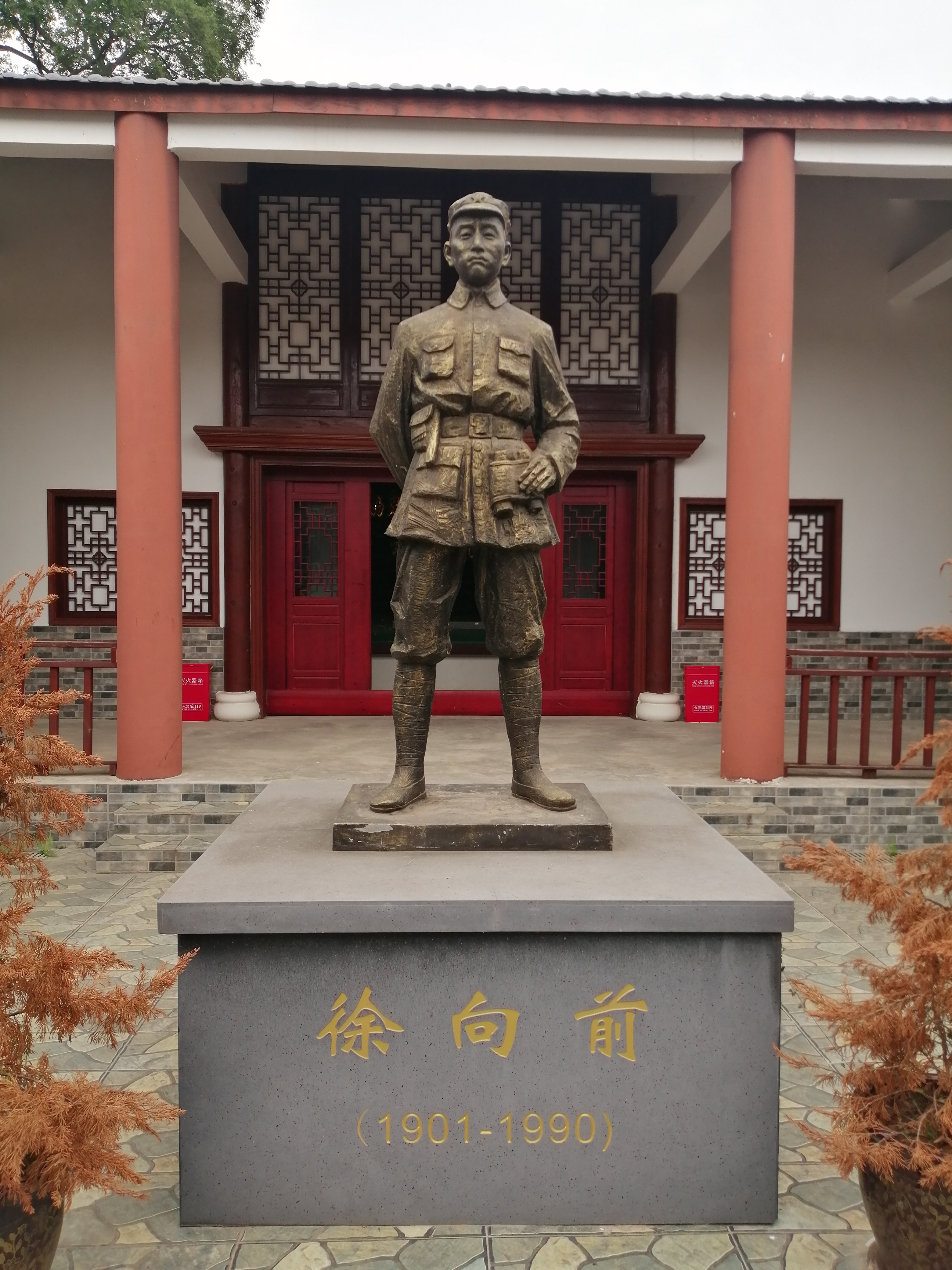 【"自媒体见证绵阳——走进游仙"追寻红色足迹第一站来到飞龙山】参观