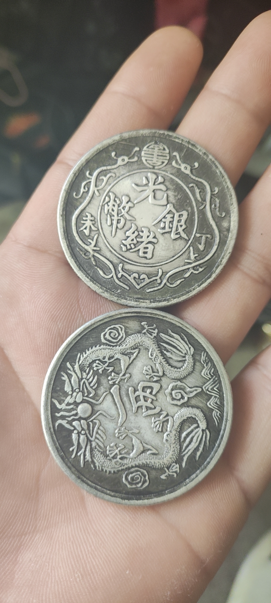 话说送外卖的一天晚上.一道寒光从天而降在我面前.挡住我的去路