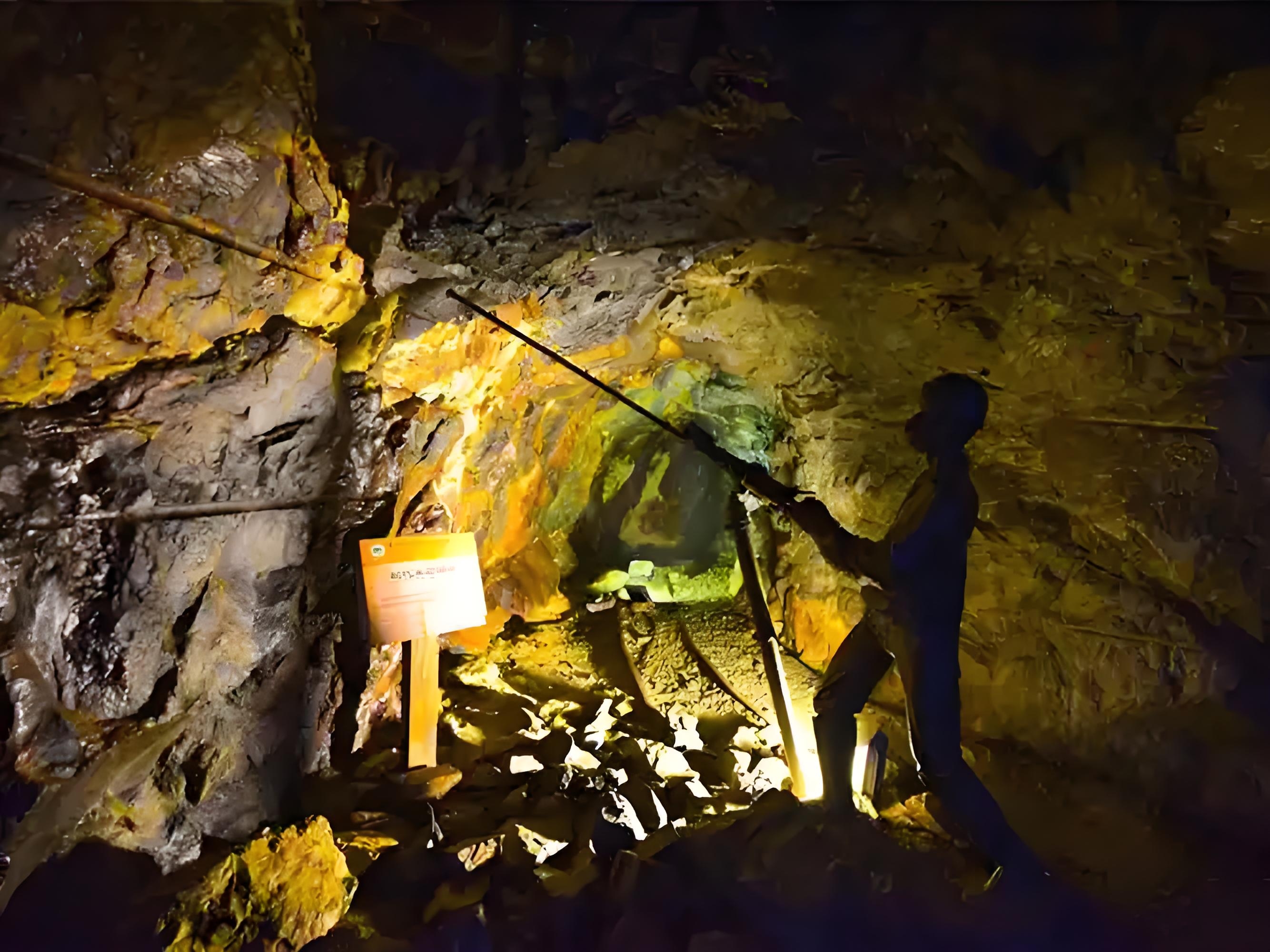 紫金表示:盗采确实存在,但是靠打洞进入,实际非法开采数量很难统计