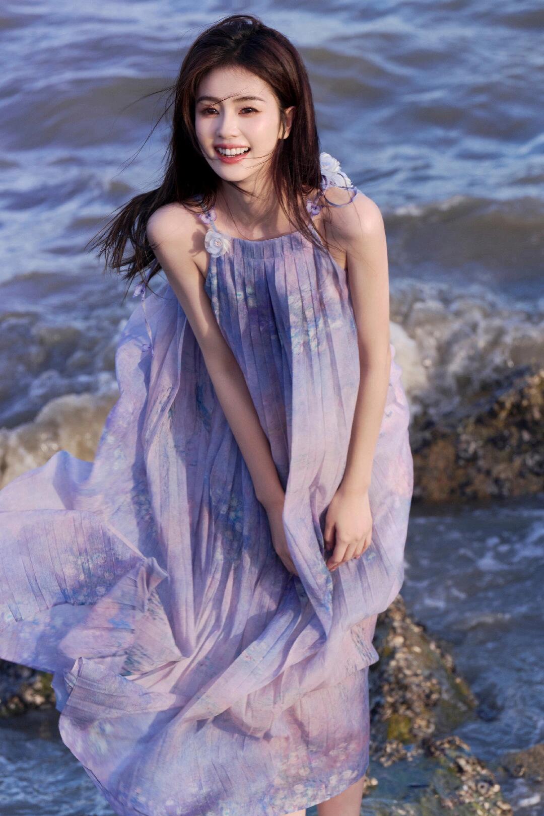 白鹿这组照片真的绝美啊! "风轻轻吹过,将我的温柔与爱意带给了你"