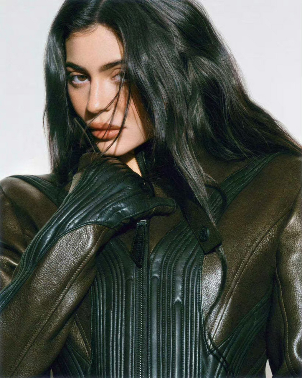 凯莉kylie jenner登上hommegirls 最新一期封面.