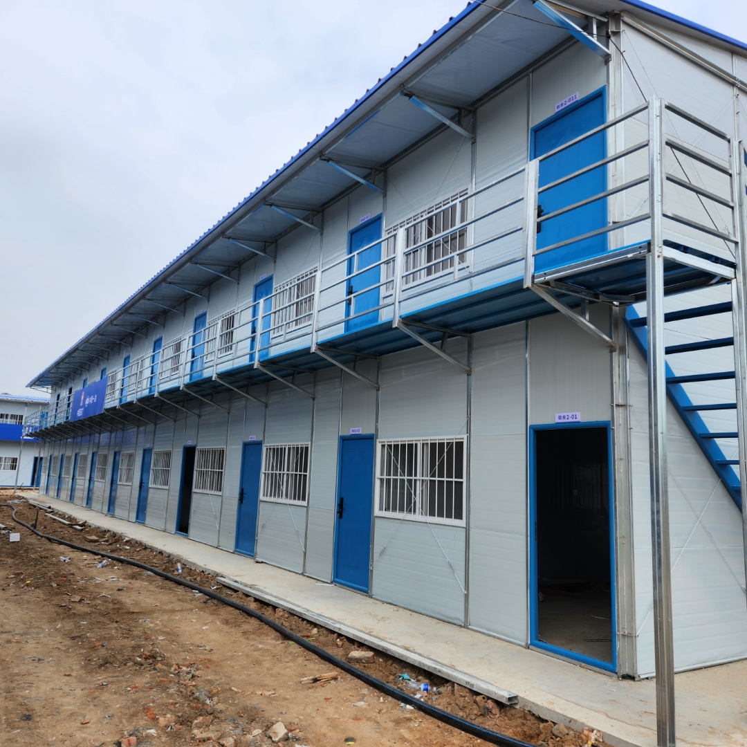 场地即将倒闭,现赔钱搭建工地临建房,需要的主页有联系电话!