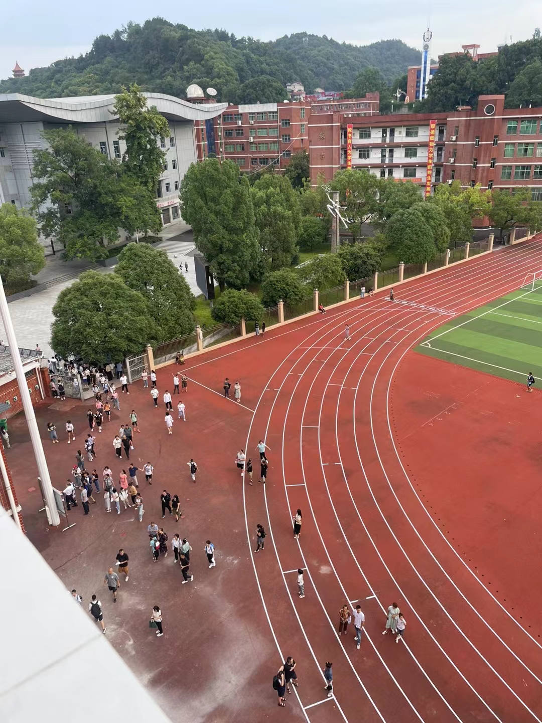 新学期开学了,记录一下上初一大宝买学习用品和辅导资料的费用: