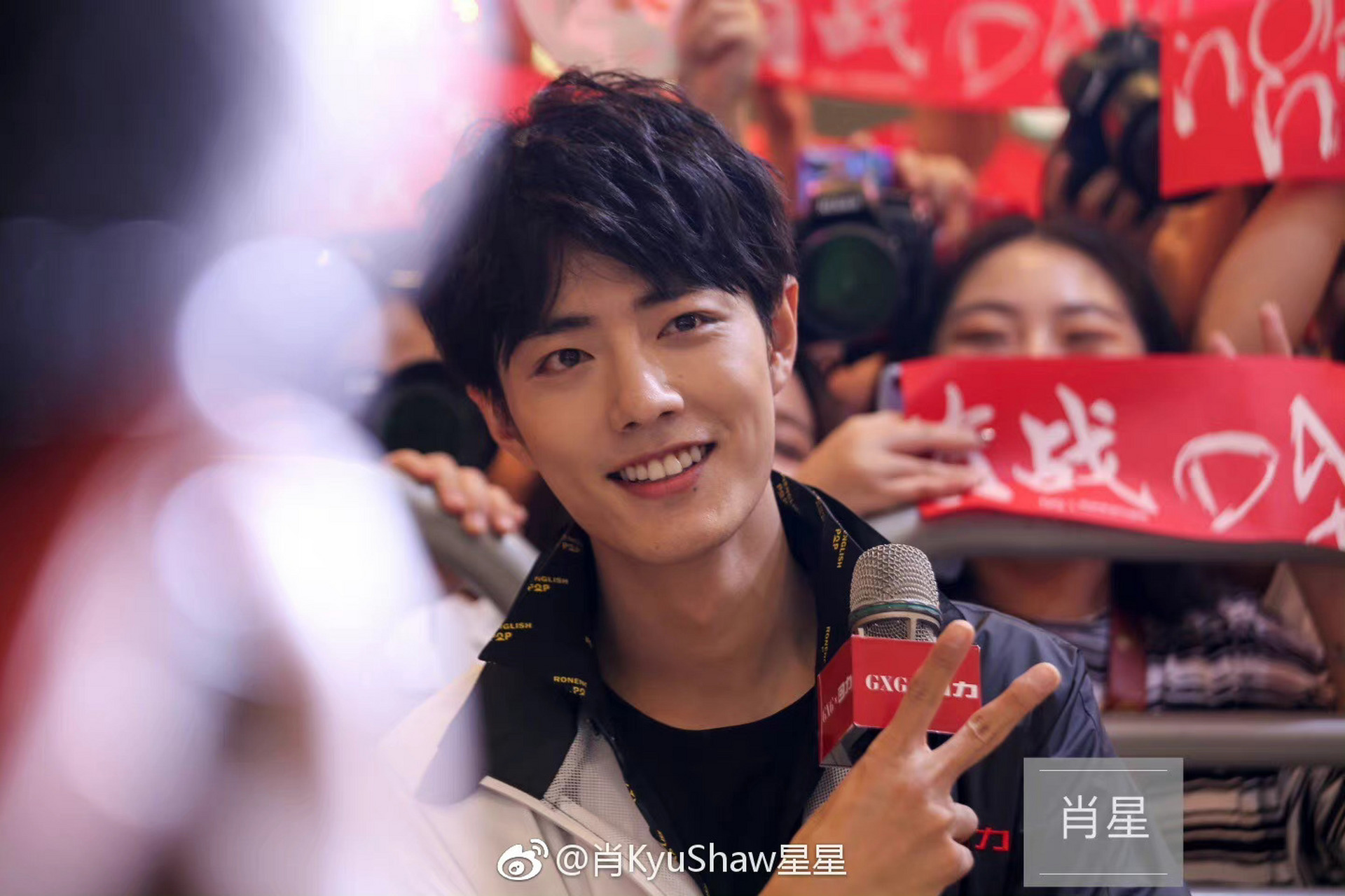 甜甜的回力战 我们看见最甜的笑容一定是来自你 当你的笑容绽开 这