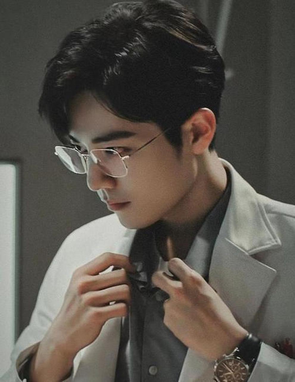 肖战戴眼镜的魅力  #肖战