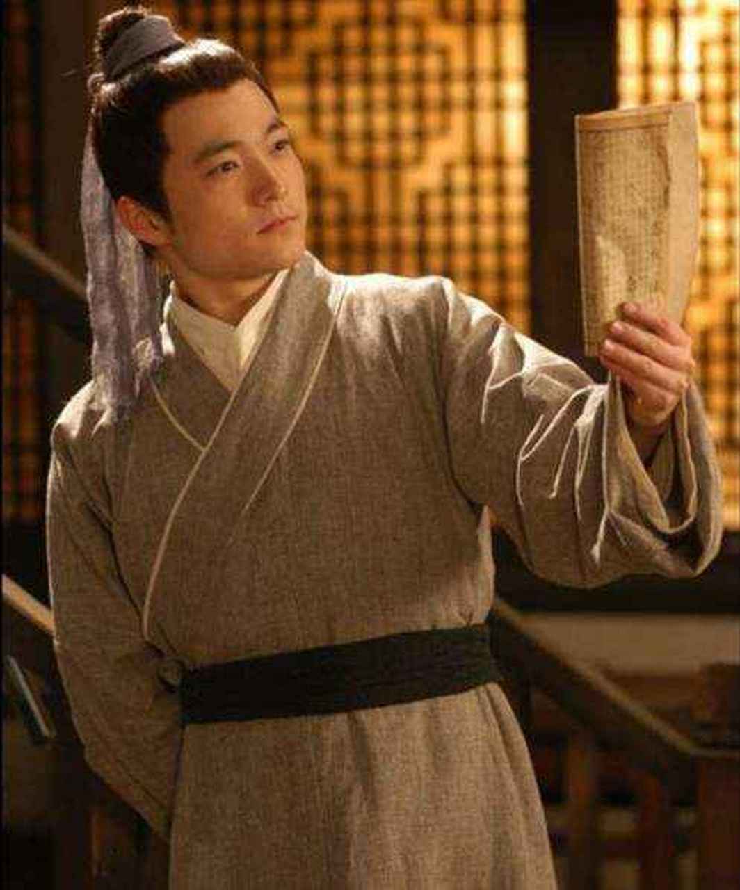 古代秀才和捕快谁的地位高?