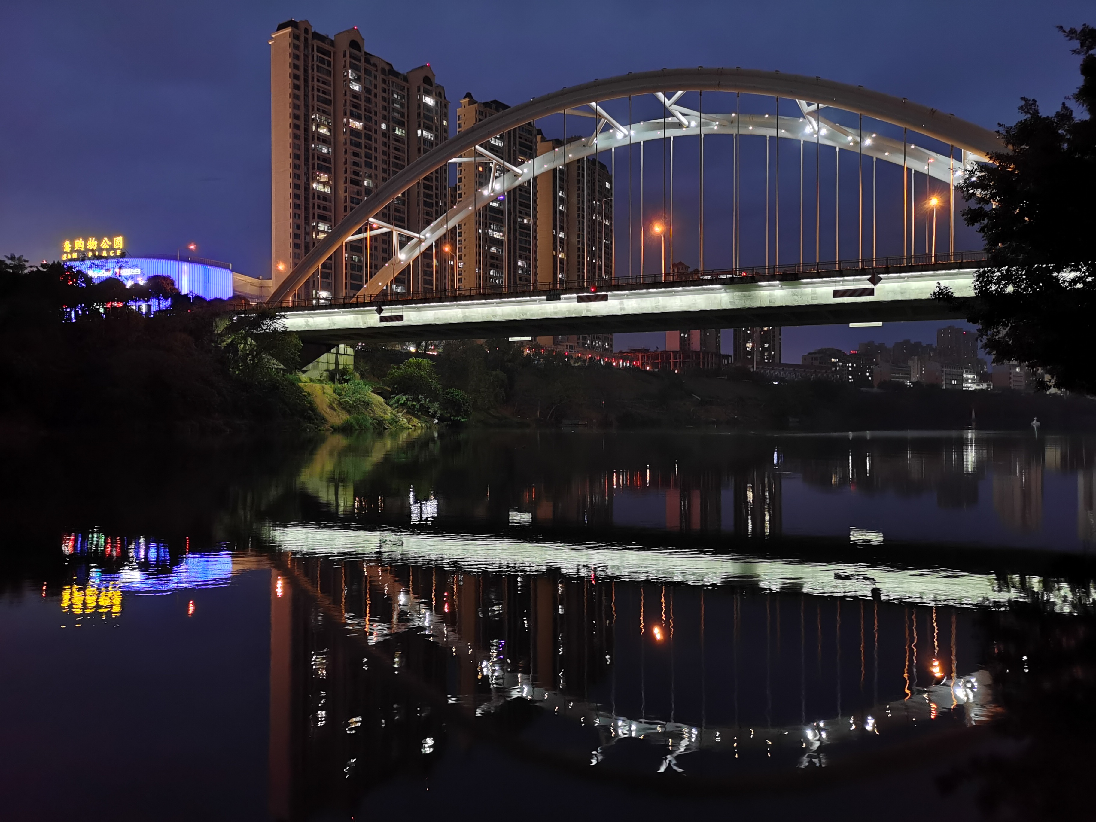 夜幕下的百色市百林大桥风景
