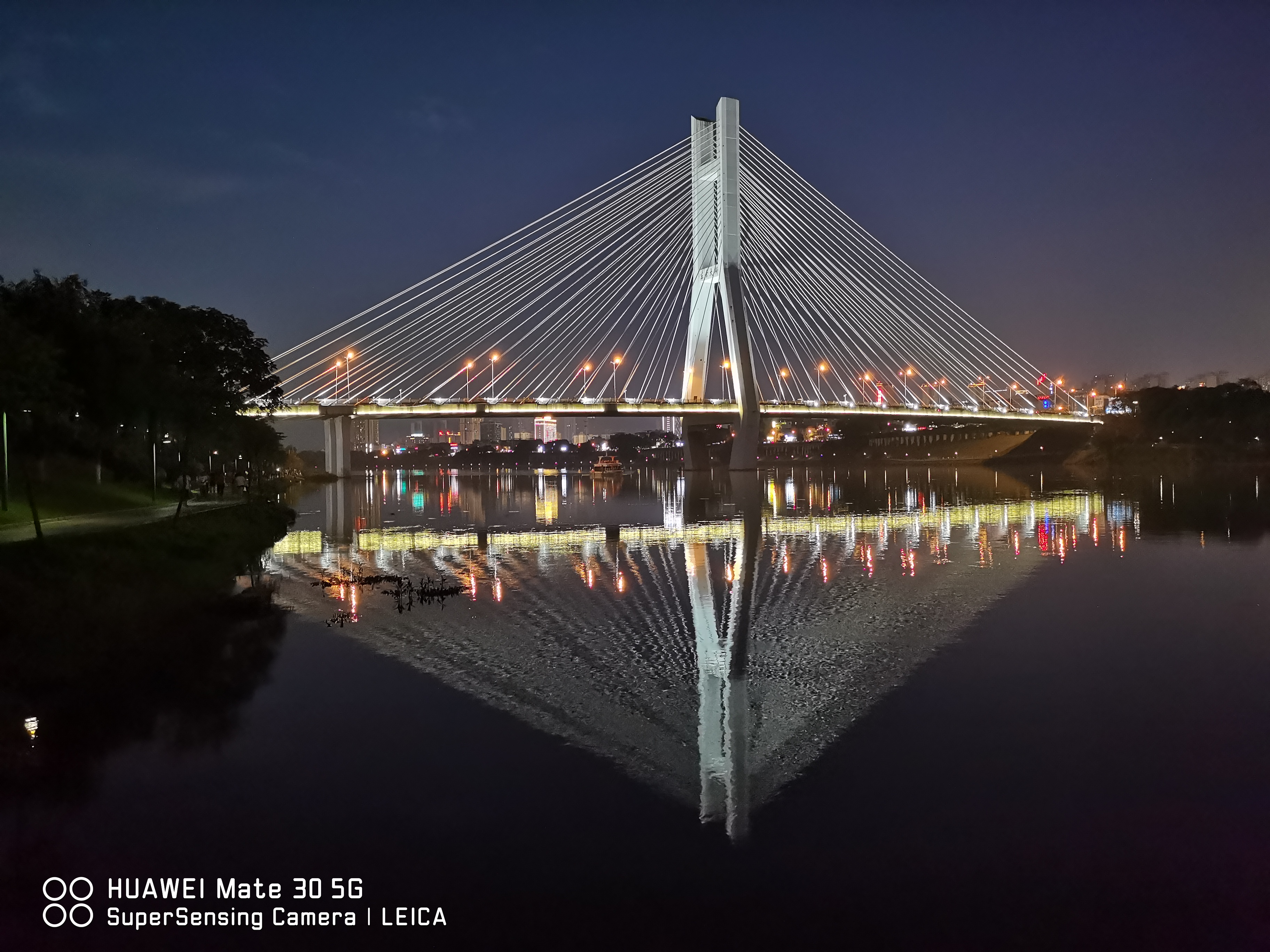 百色市东合大桥夜景