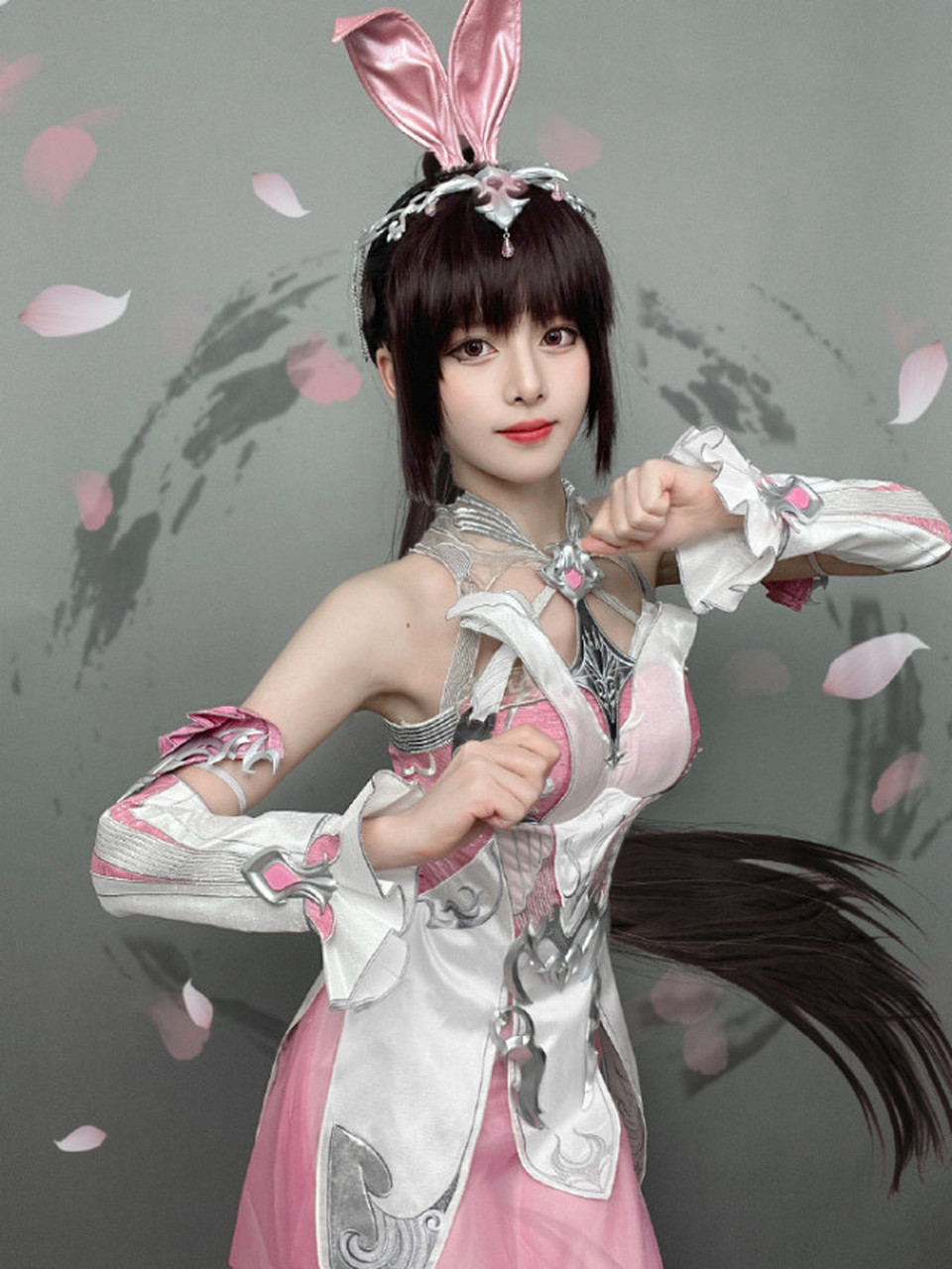 斗罗大陆小舞真人美女cosplay,这样的小舞cos有几分神似,身材颜值的