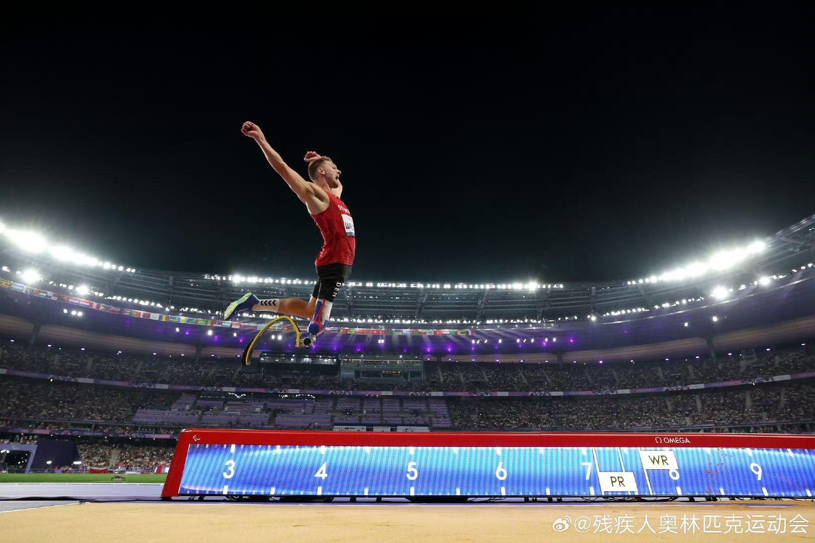 运动员勇攀高峰，向胜利冲刺