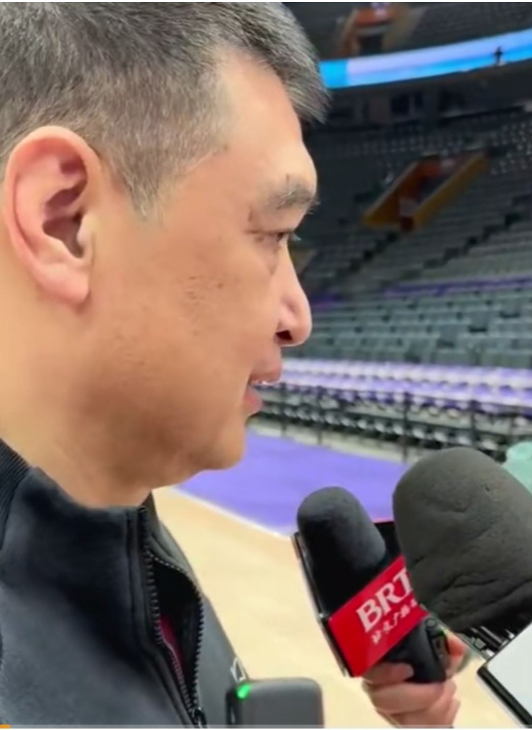 据本报记者季孟年@季孟年 前方报道,北京控股主教练闵鹿蕾在赛前接受