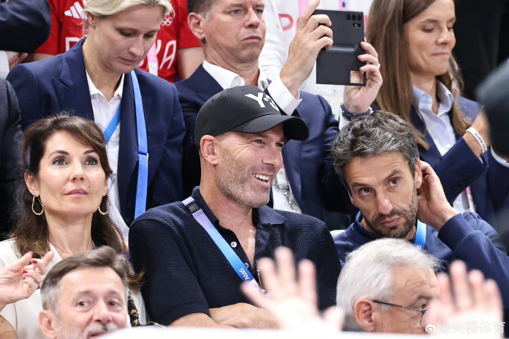 法国队蝉联奥运会男排冠军】 2024巴黎奥运会男子排球决赛,东道主法国