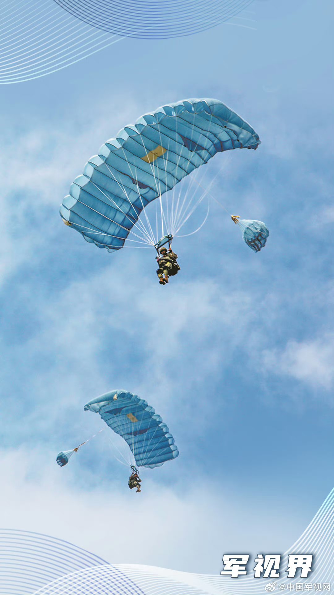 战鹰轰鸣,伞花漫天.