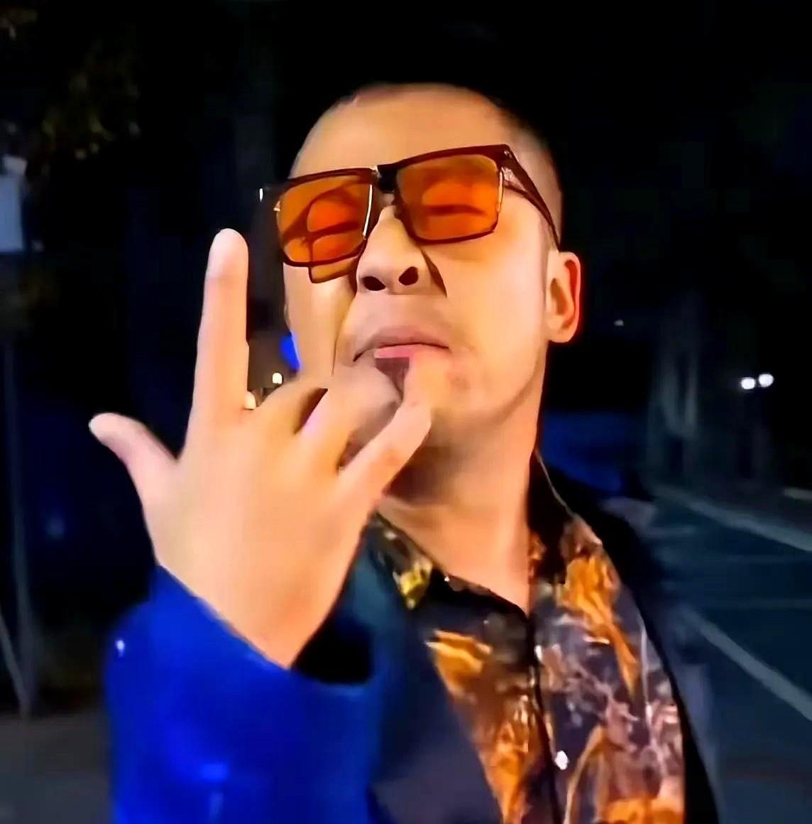 杨坤跟四川芬达杠上了,官司打得那叫一个热闹,结果两边都没落着好