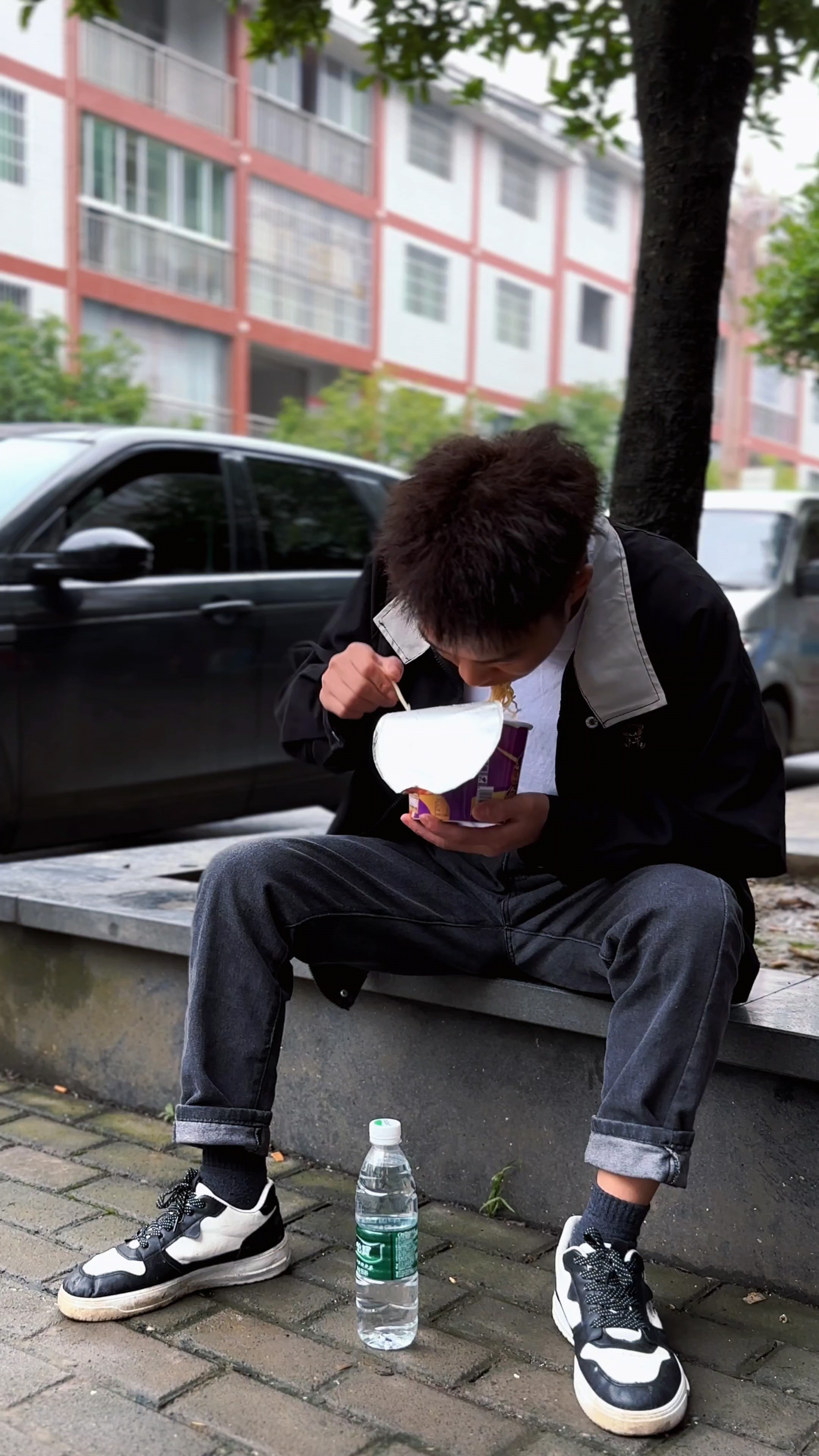 阿兴,一位年仅22岁的杰出青年,用短短的三年时间,成功打造了阿兴传媒