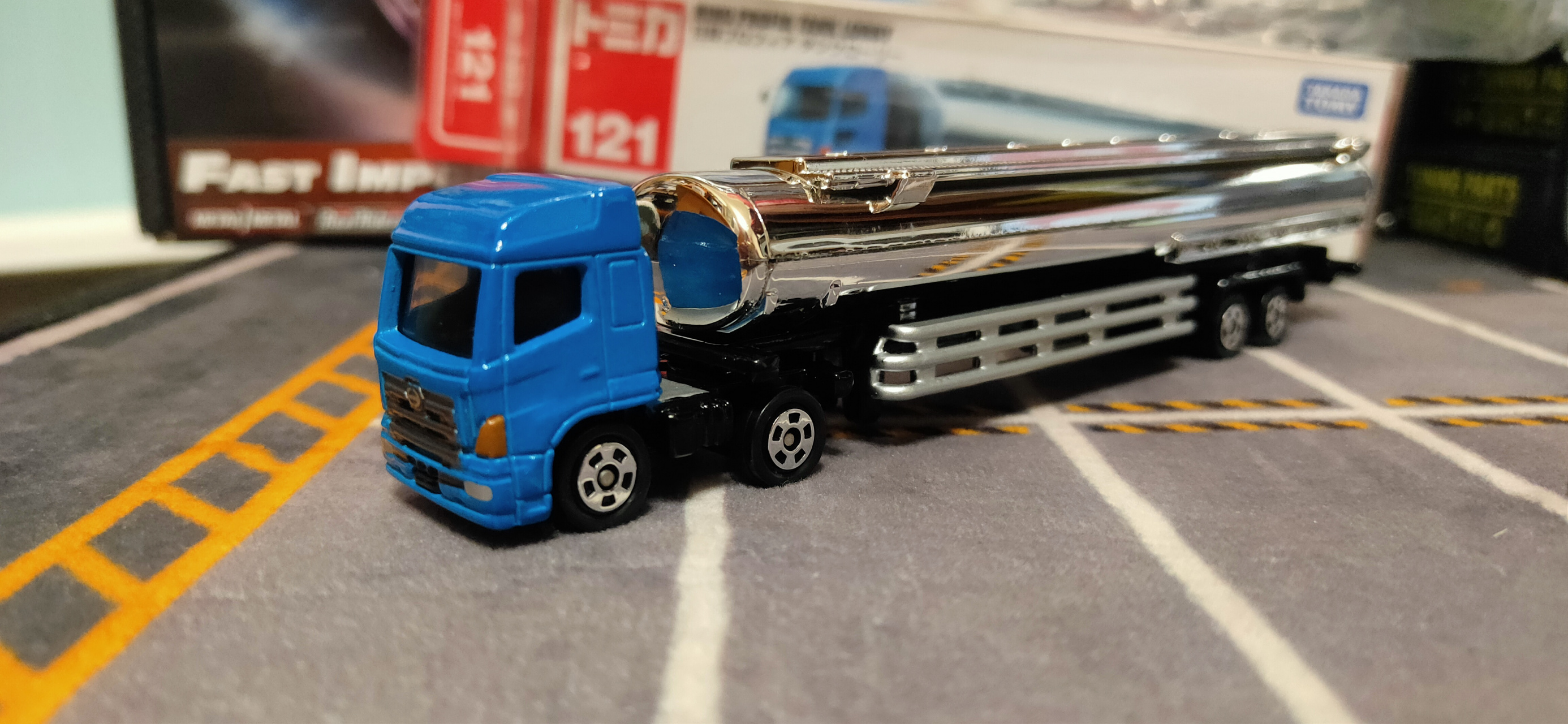 多美卡# 日野油罐车