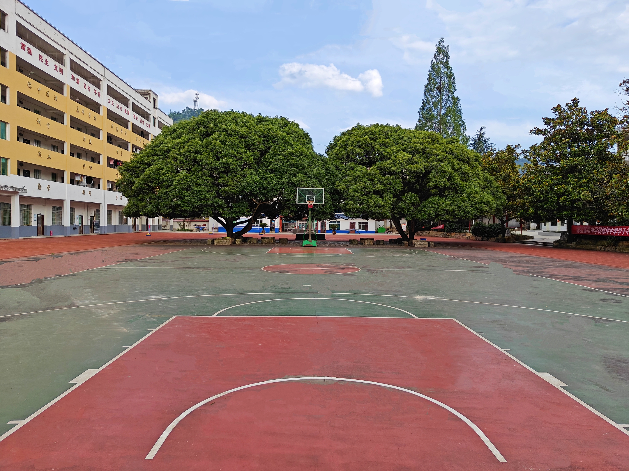 女人大度,有益家业甚至人类繁衍之大业;男人大度,有
