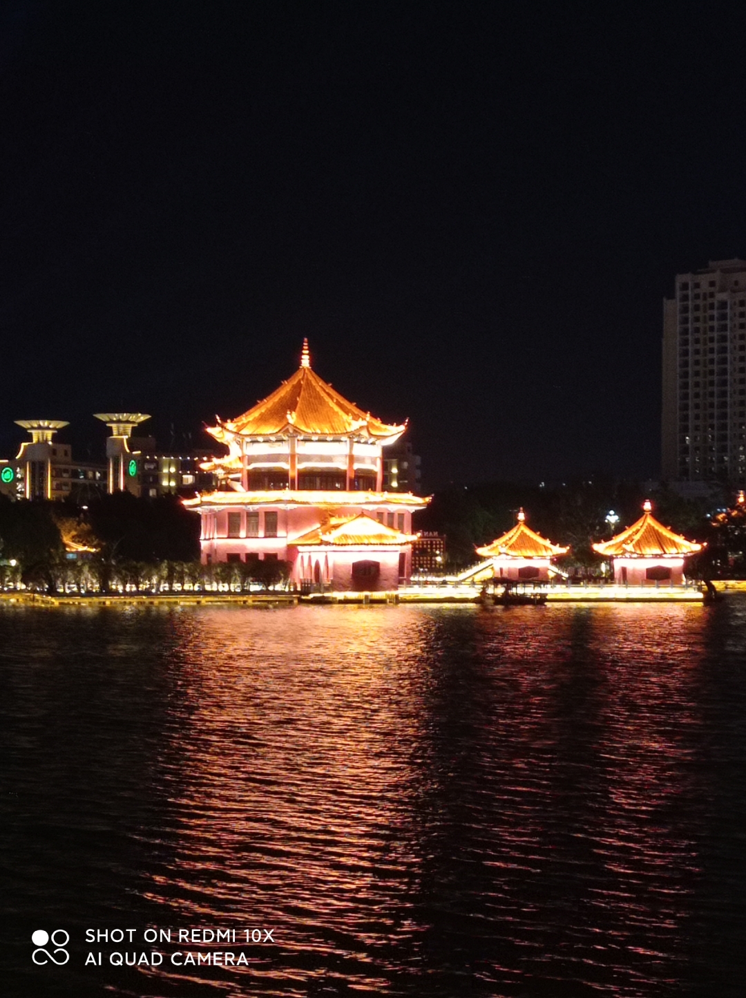 云南红河州蒙自南湖公园夜景