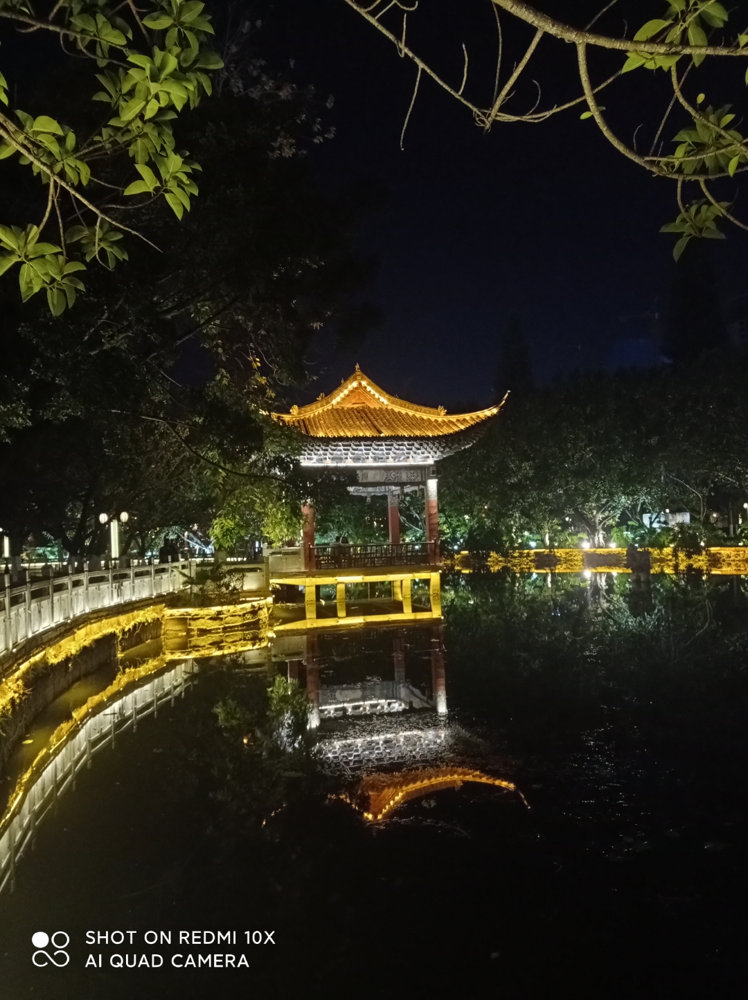 云南红河州蒙自南湖公园夜景